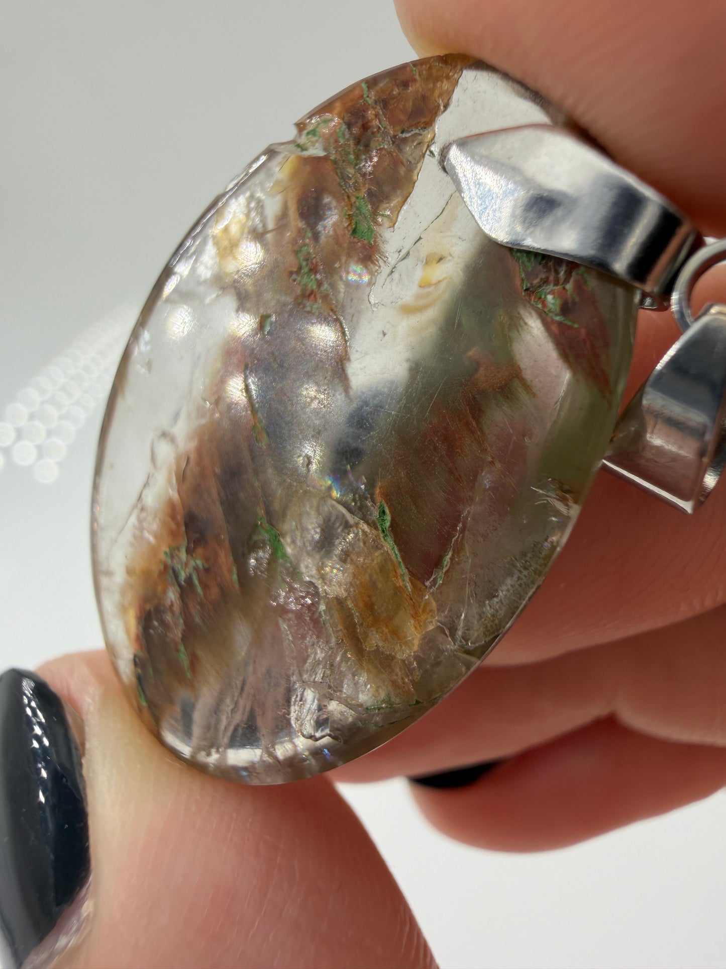 Gartenquarz Cabochon-Anhänger GA14 mit Edelstahl-Clip – natürliche Mineraleinschlüsse, ca. 3 × 2,1 cm, Rückseite mit Kerben