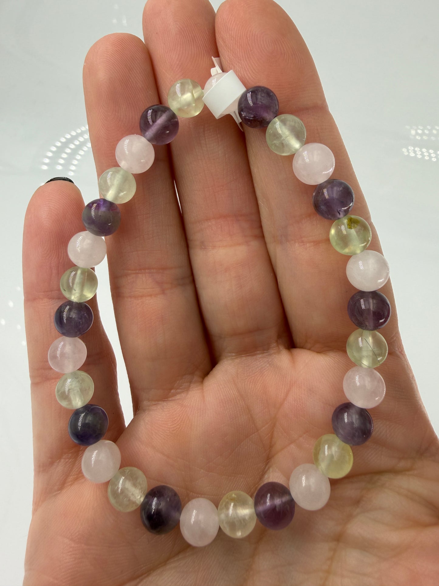 Kugelarmband aus Rosenquarz, Amethyst und grünem Prehnit mit Epidot-Einschlüssen.