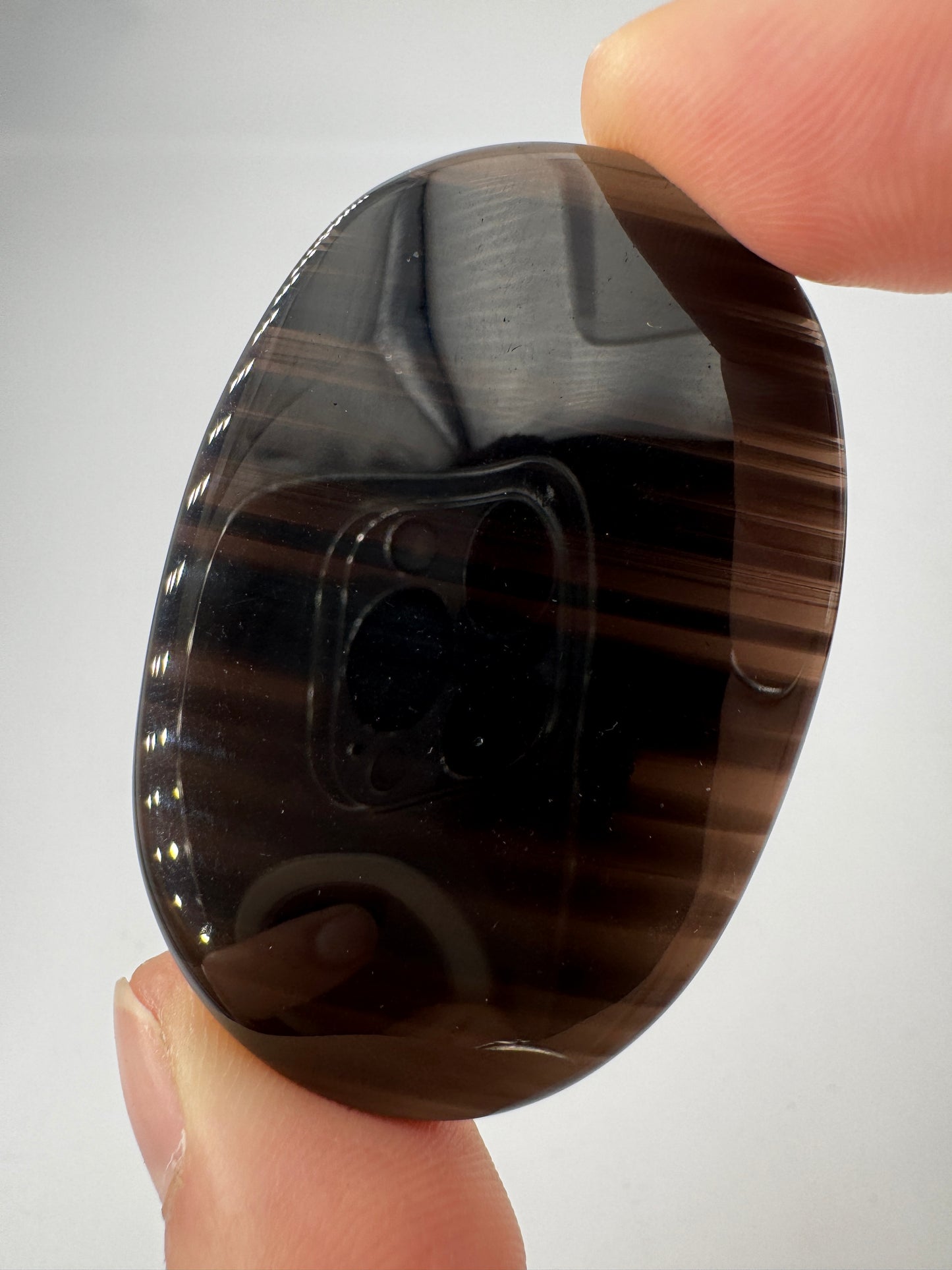 Lamellen Obsidian Seifenstein, ca. 5×3,4 cm – vulkanisches Glas mit sichtbarer Lamellenstruktur.