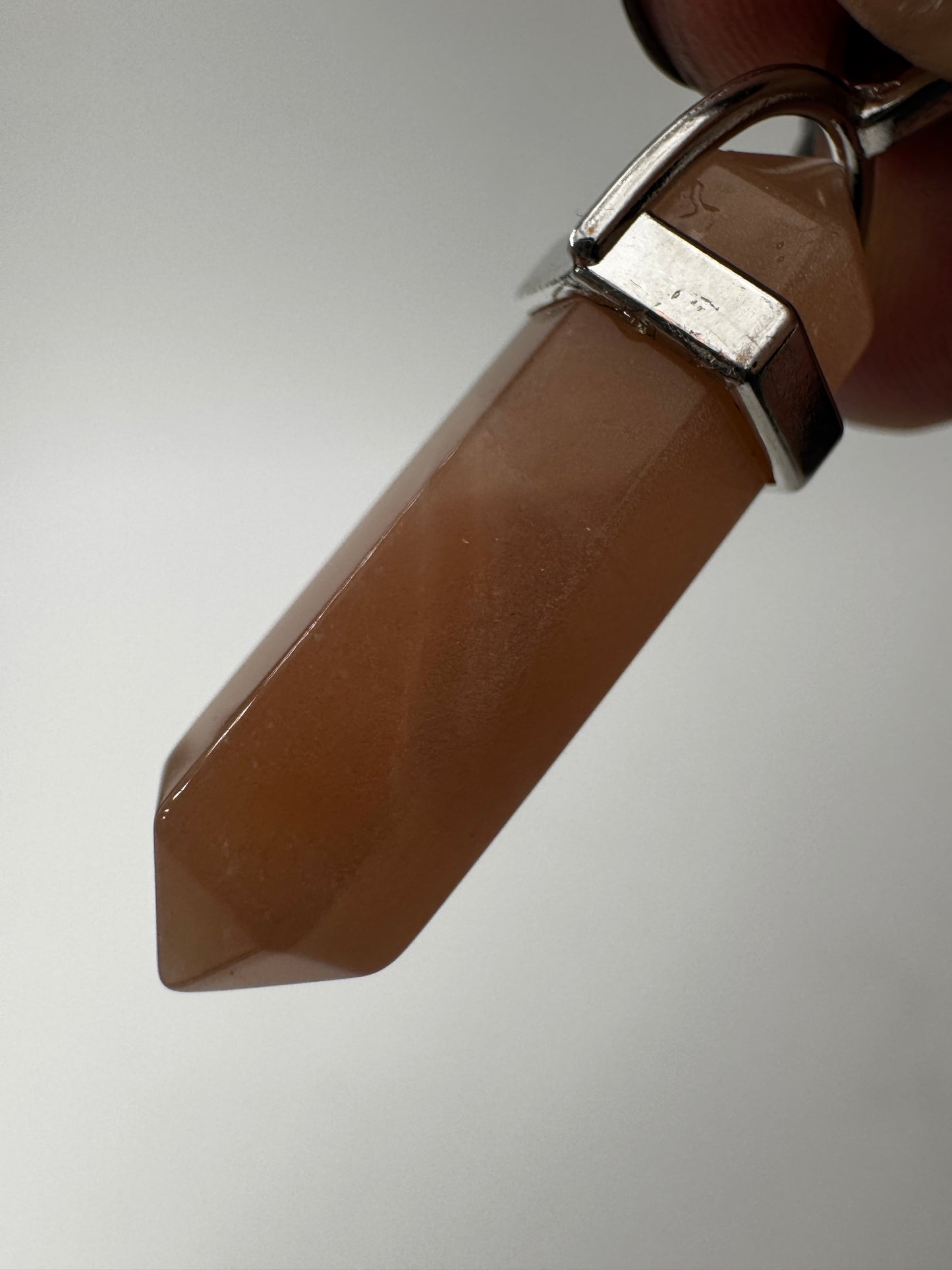 Mondstein Anhänger TM11, 4,2 cm, Doppelender aus Feldspatmineral mit charakteristischer Adularäszenz.