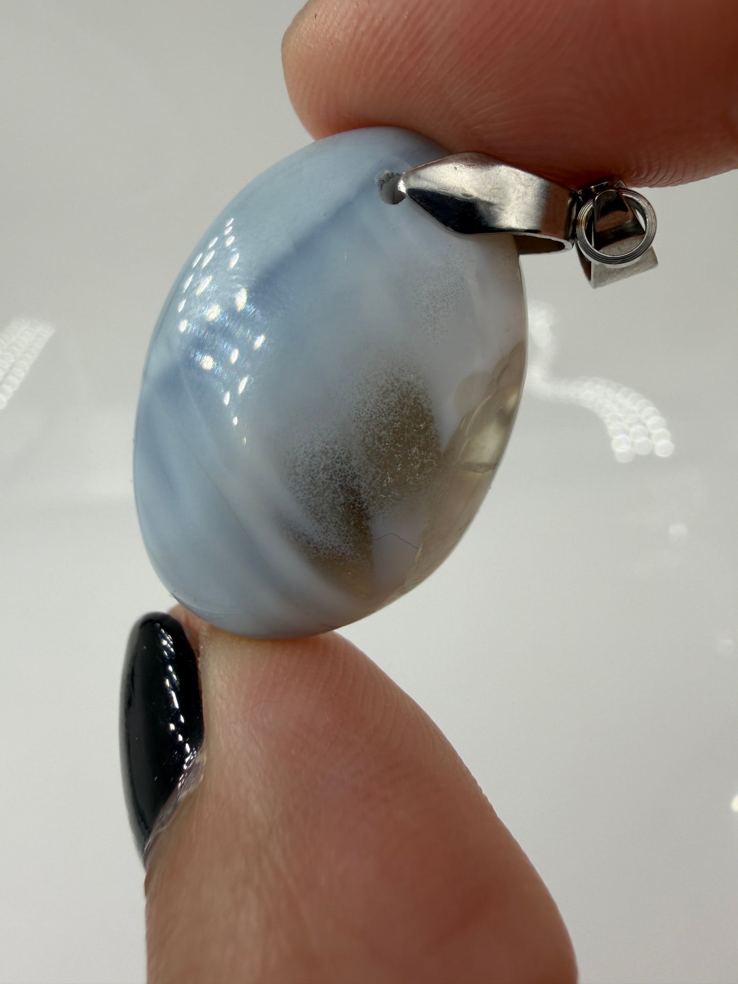 Owyhee Opal Cabochon-Anhänger BA9 mit Edelstahl-Clip – milchig-blauer Naturstein