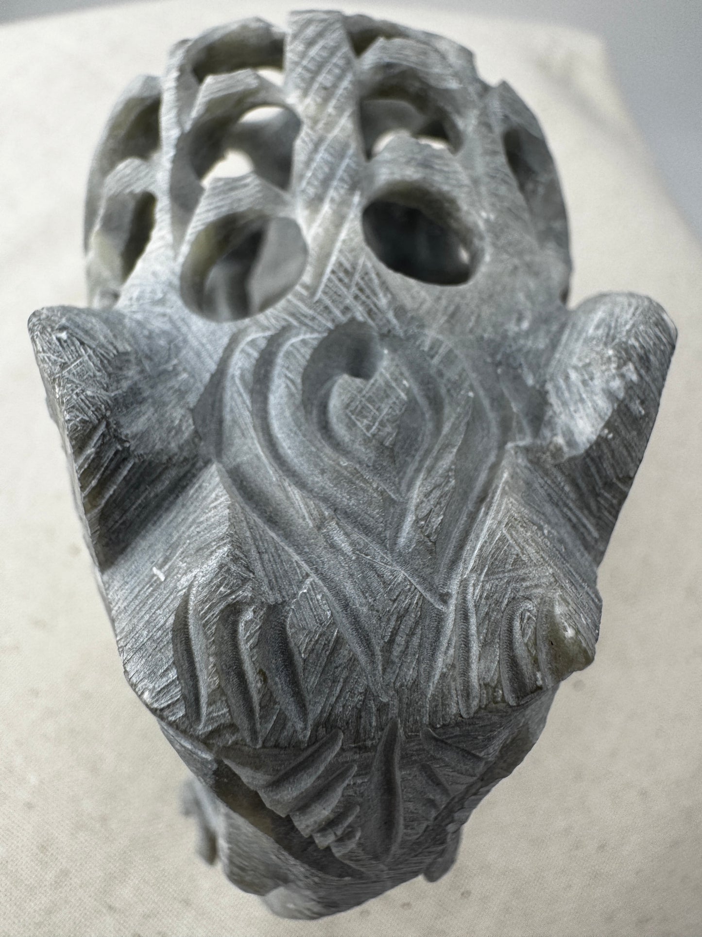 Speckstein-Elefant SGE22 aus Indien mit eingeschlossenem Elefanten aus Steatit.