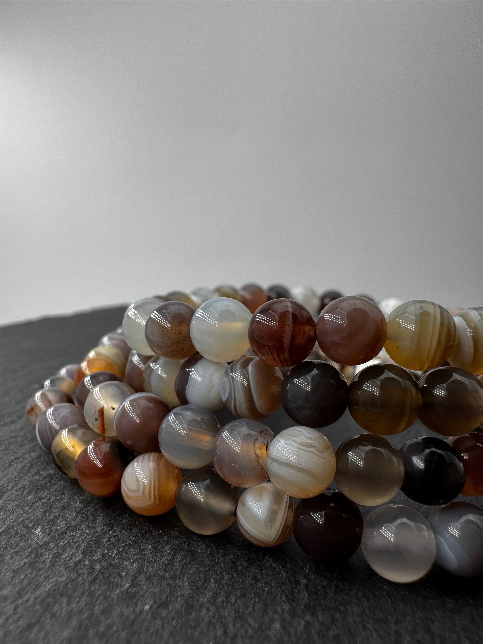 Achat-Kugelarmband BA14 mit 6-mm-Perlen aus mikrokristallinem Quarz, Umfang ca. 19 cm.