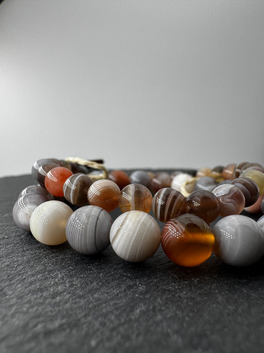 Achat Kugelarmband, mikrokristalliner Quarz mit charakteristischer Banding-Struktur