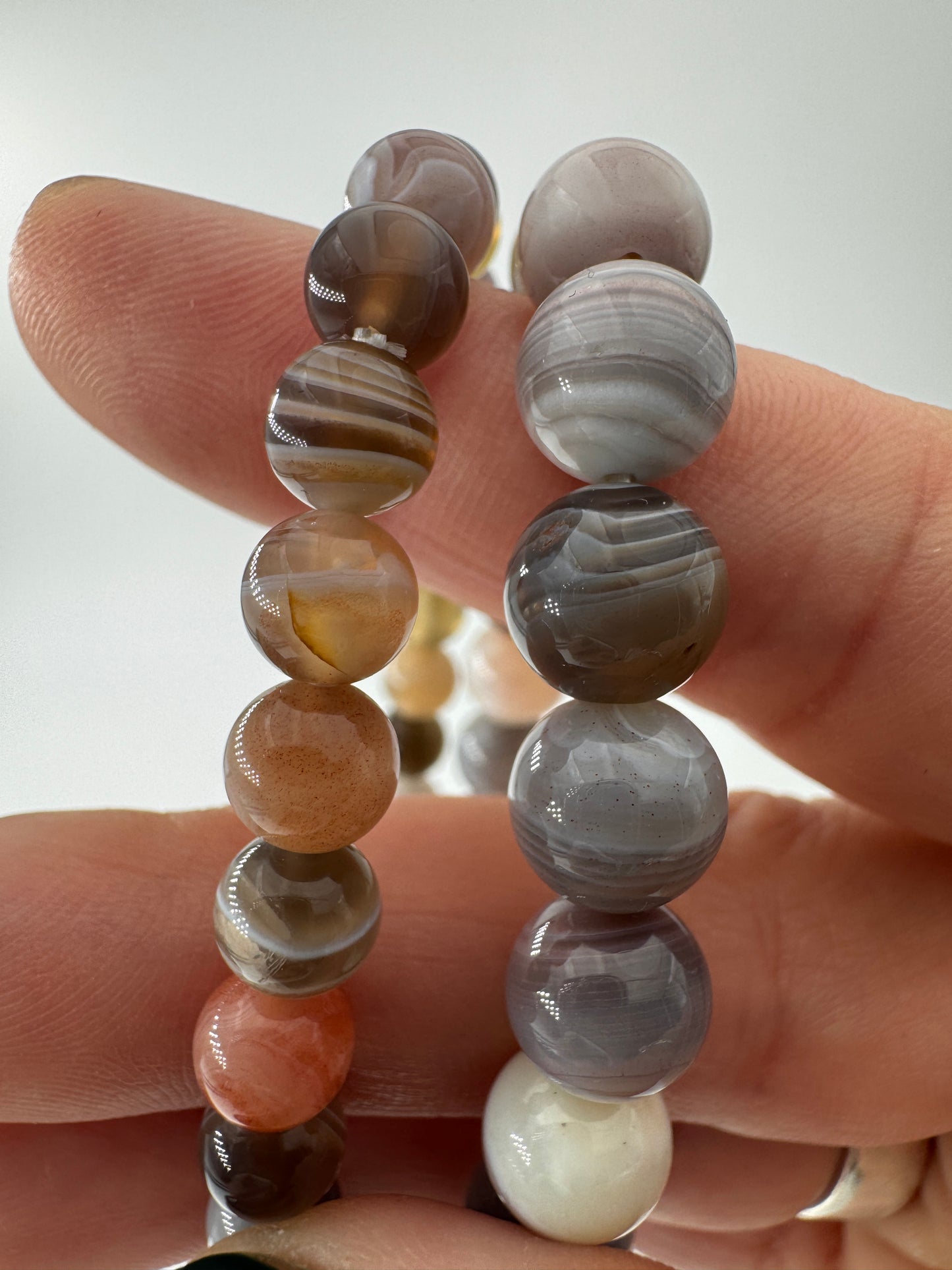 Achat Kugelarmband, mikrokristalliner Quarz mit charakteristischer Banding-Struktur