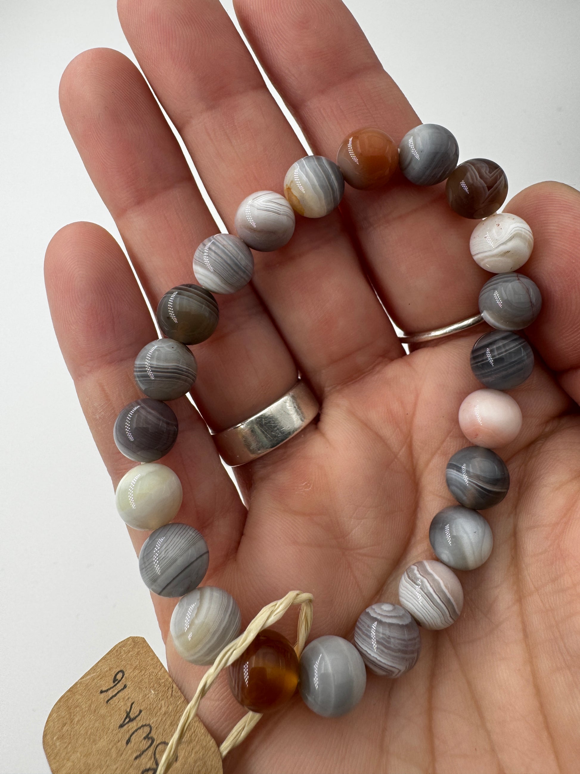 Achat Kugelarmband, mikrokristalliner Quarz mit charakteristischer Banding-Struktur