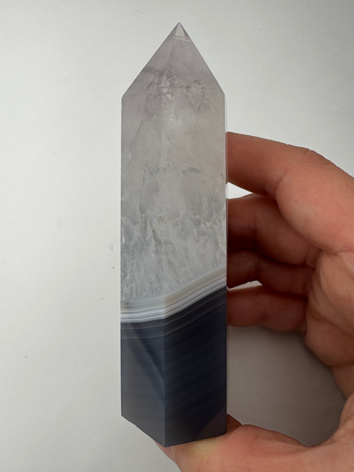 Achat-Spitze AT38, 10,5 cm hoch – polierte Turmspitze aus Achat und Quarz mit konzentrischer Banding-Struktur, mineralogisches Unikat als Sammlerobjekt.