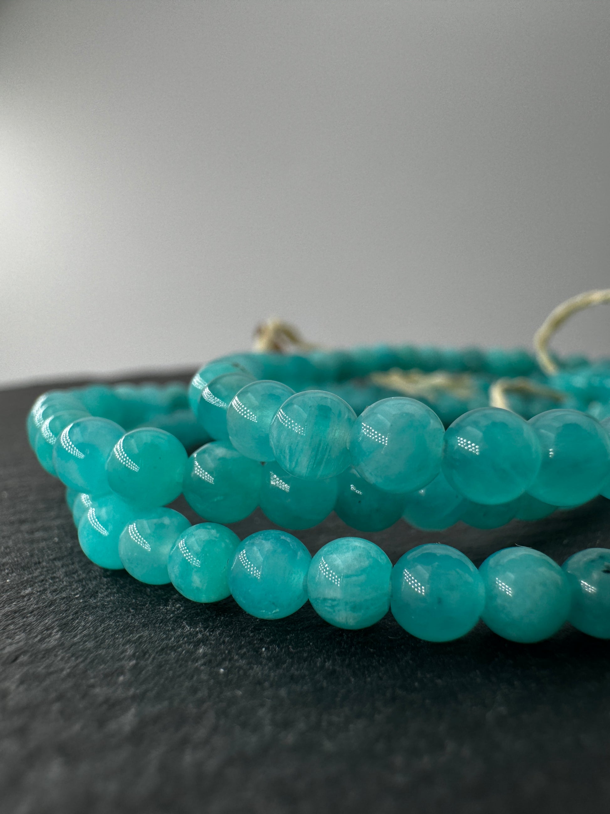 Armband aus echten Amazonit-Perlen, 4 mm, intensives Blaugrün, Umfang 19 cm – hochwertiger Mineralschmuck für Sammler.