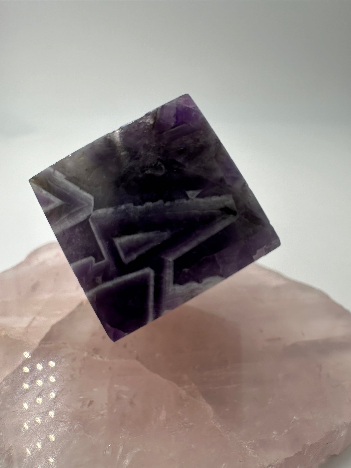 Amethyst mit Quarz Würfel AW27, ca. 3,6 cm, violetter Amethyst mit klarem Quarz – B-Ware mit kleiner Macke an einer Kante
