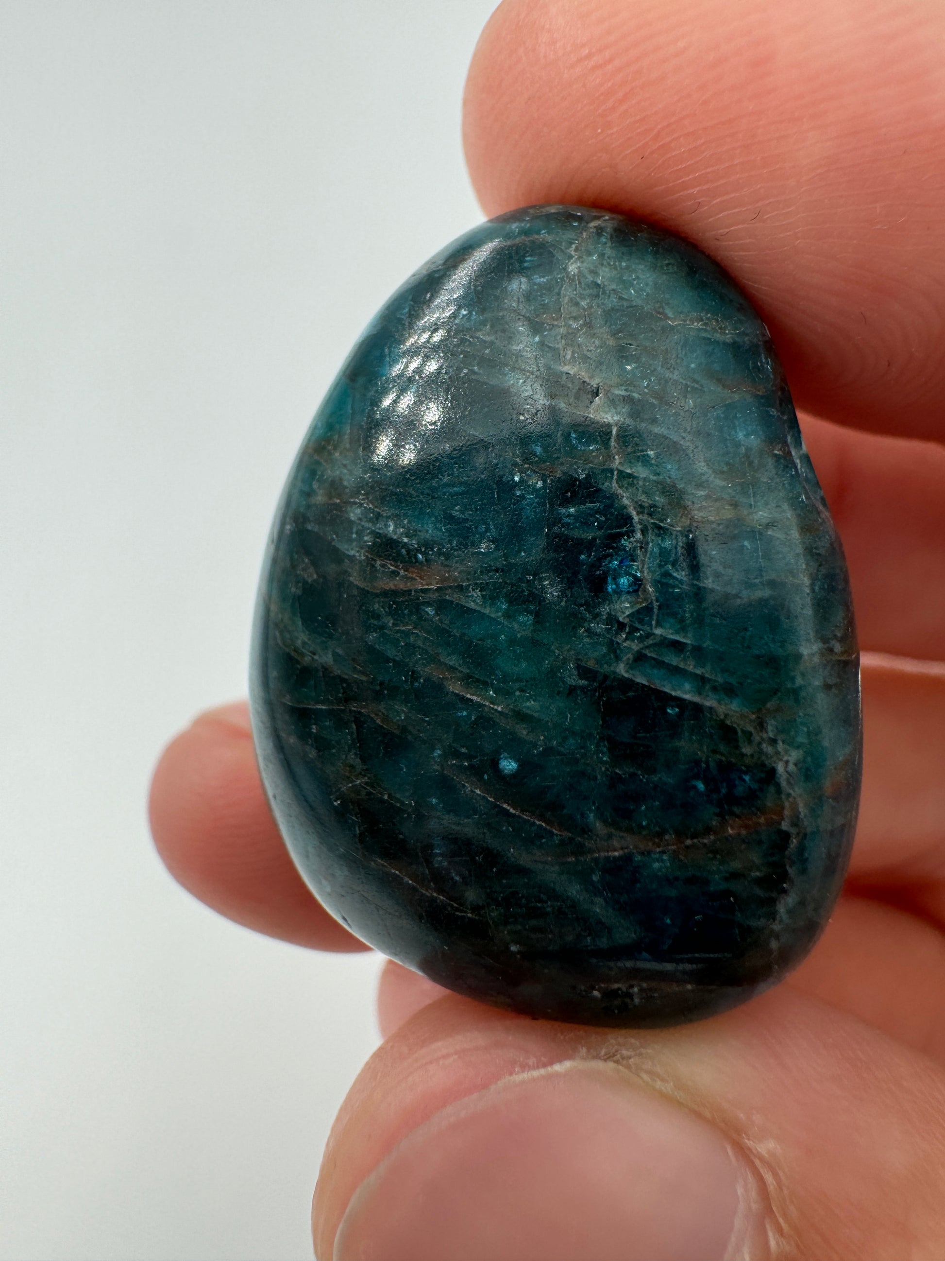 Apatit Anhänger AA14, tropfenförmig, gebohrt, 3 cm, in intensivem Blau