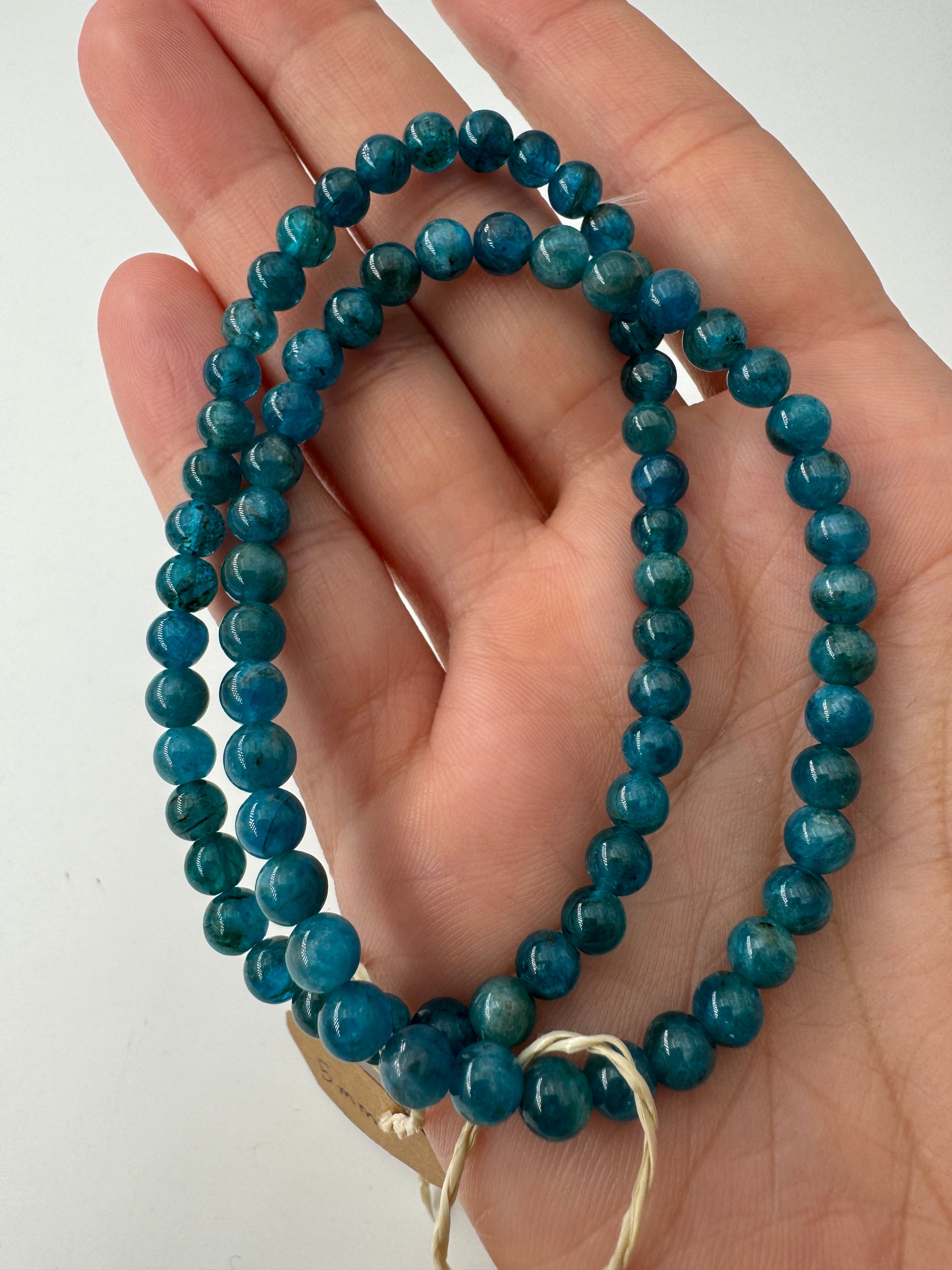 Apatit Kugelarmband, ca. 19 cm Umfang, in leuchtendem Blau