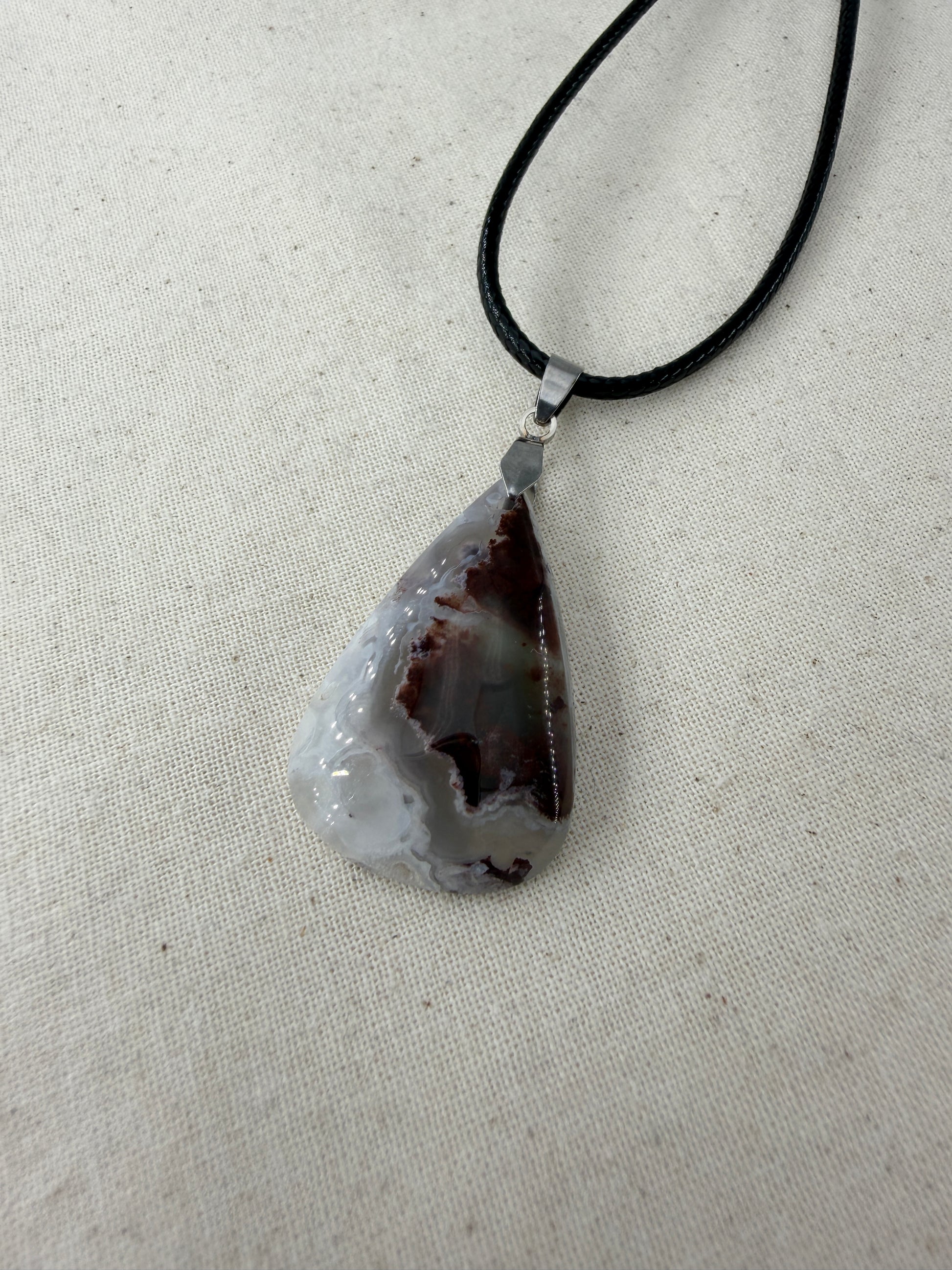 Aquaprase Cabochon-Anhänger AK18 mit Edelstahl-Clip – zartes Grün, ca. 3,6 × 2,2 cm