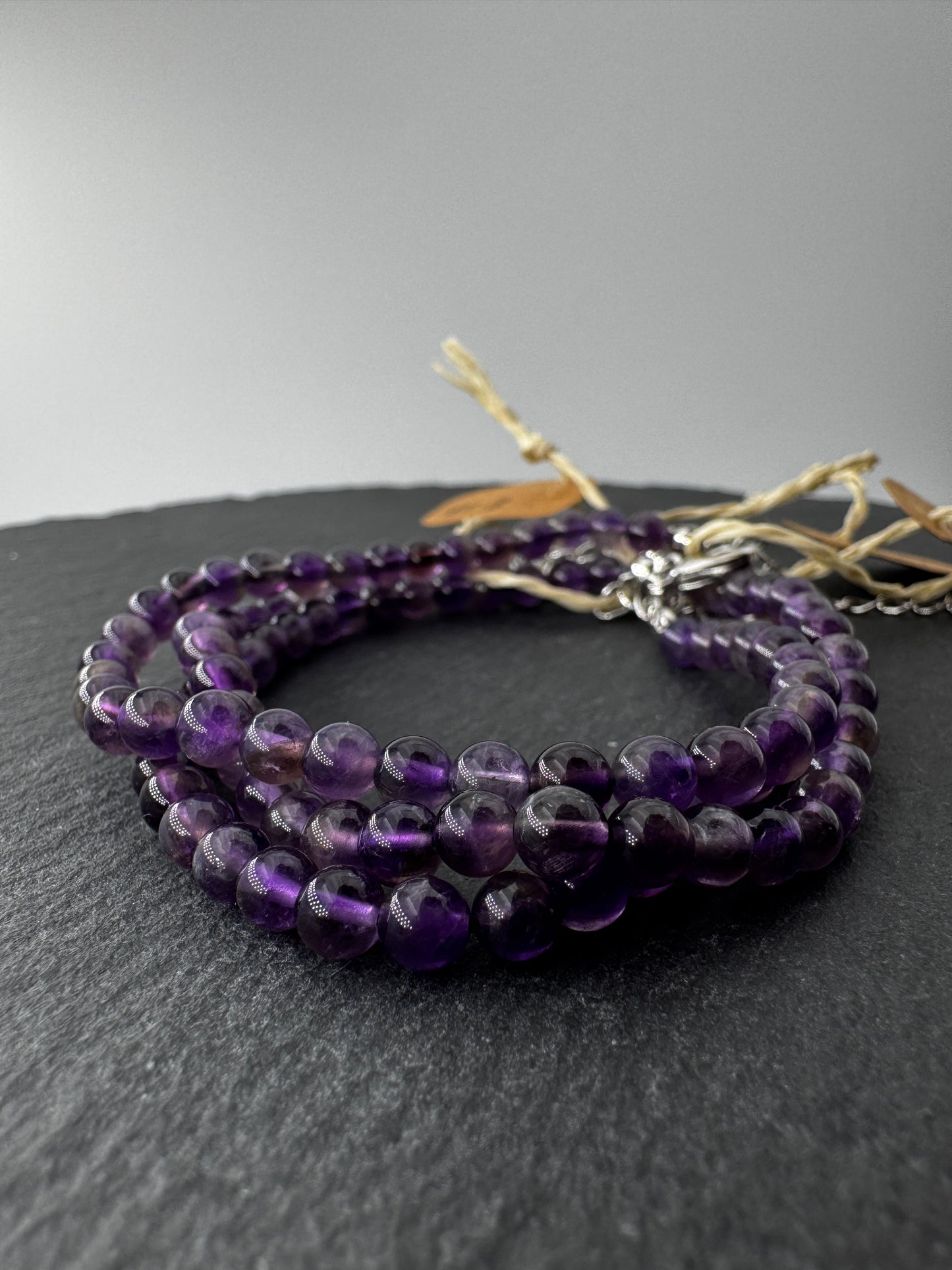 Armband oder Fußkettchen aus Amethystquarz AF8, 4 mm Perlen, 20 cm + 5 cm Verlängerung –  natürliche Quarz-Varietät.