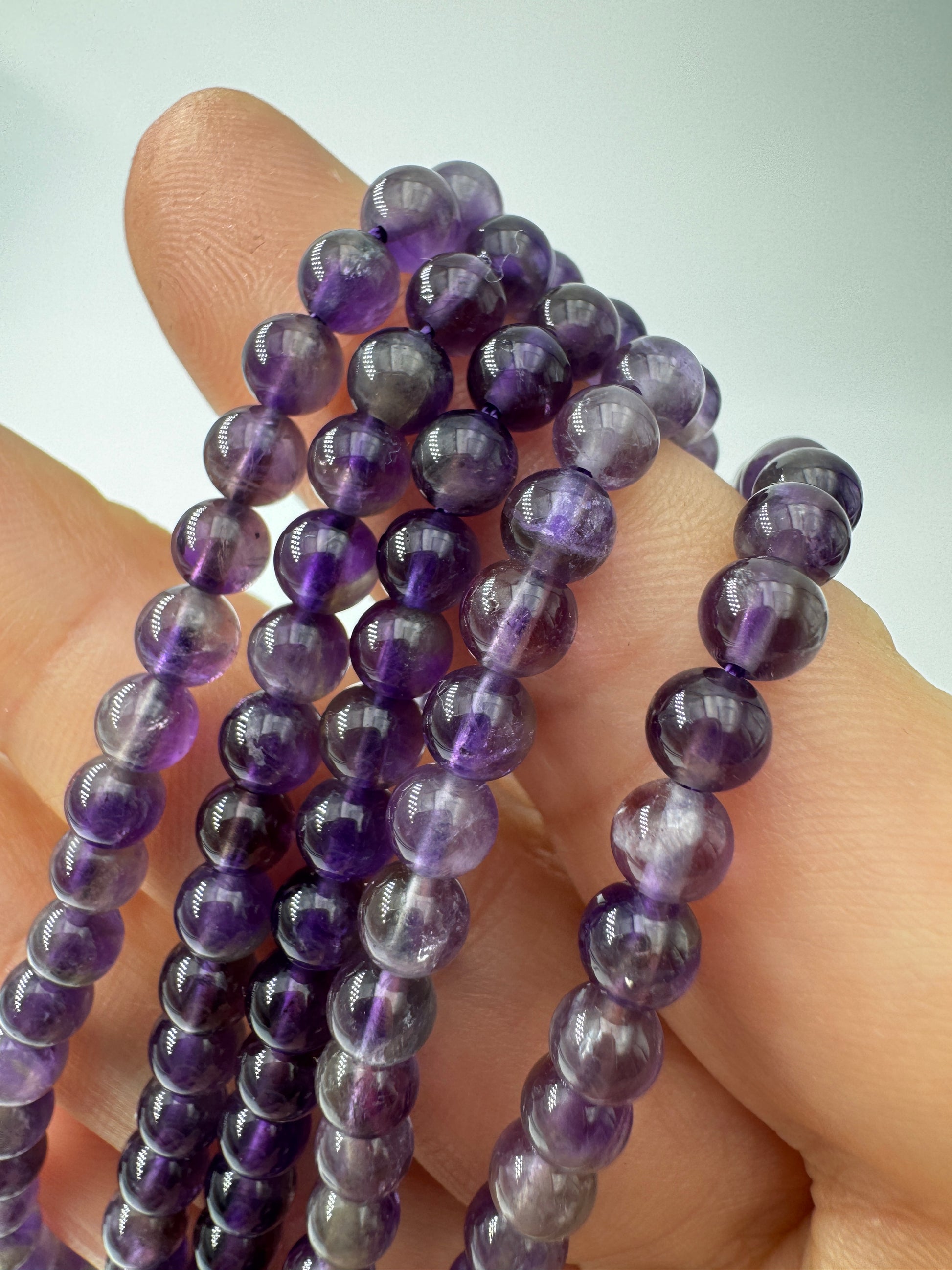 Armband oder Fußkettchen aus Amethystquarz AF8, 4 mm Perlen, 20 cm + 5 cm Verlängerung –  natürliche Quarz-Varietät.