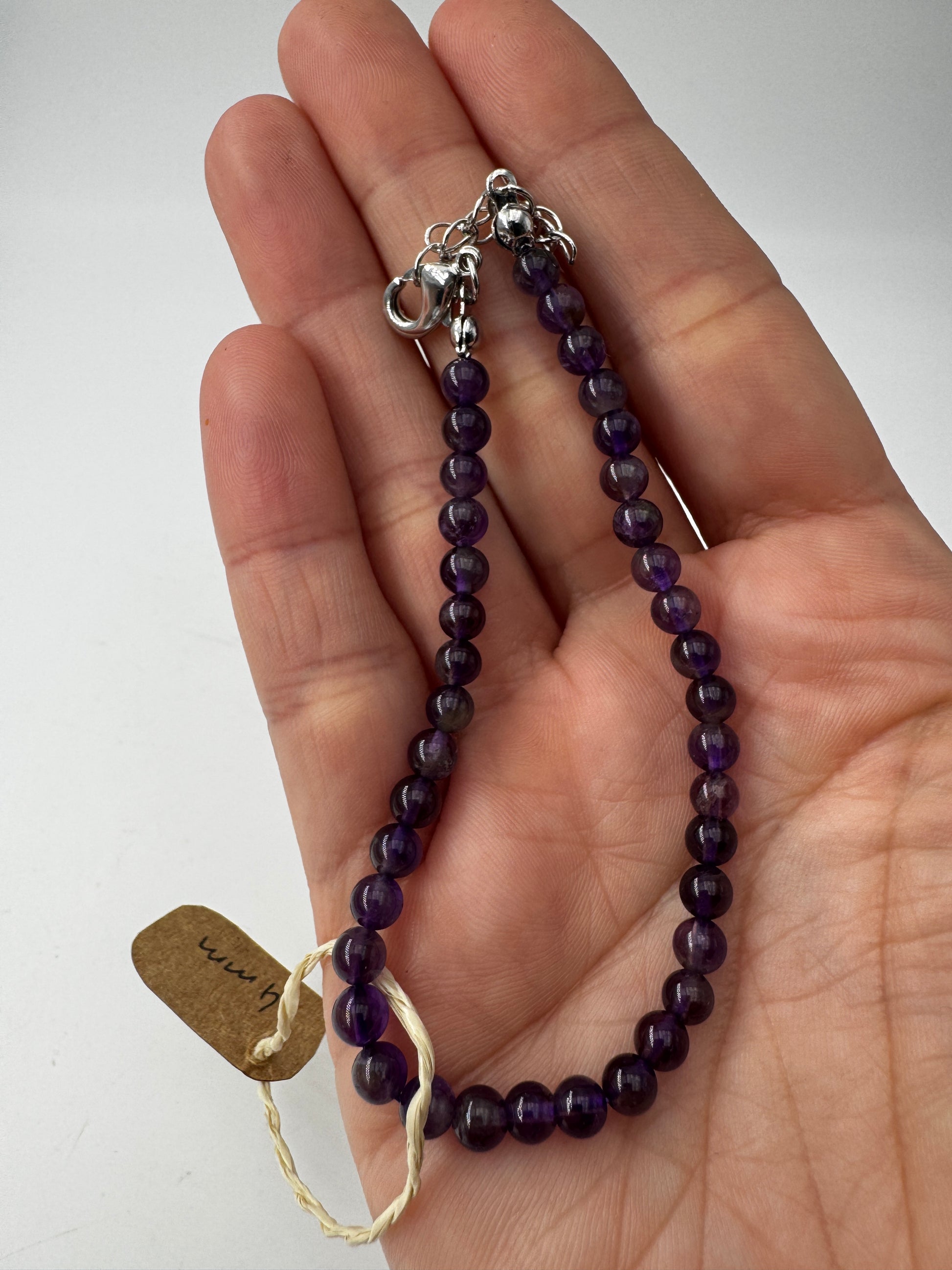 Armband oder Fußkettchen aus Amethystquarz AF8, 4 mm Perlen, 20 cm + 5 cm Verlängerung –  natürliche Quarz-Varietät.