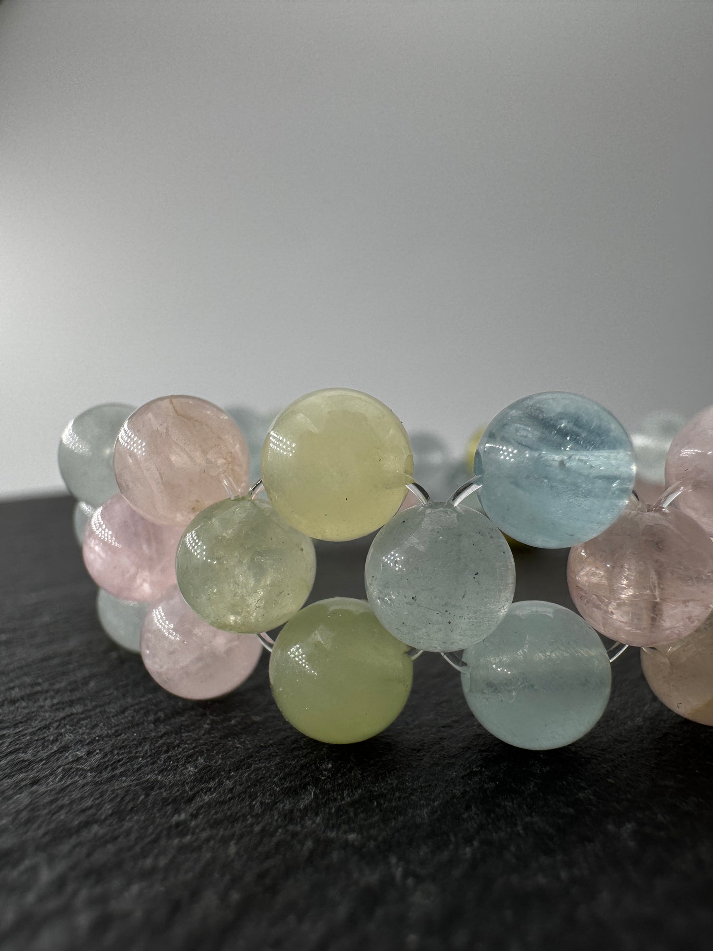 Armband aus Beryll, 6 mm Kugeln, ca. 19 cm Umfang, in natürlicher blassgrüner Transparenz