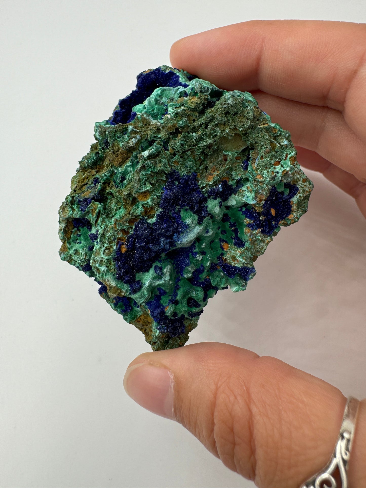 Azurit-Malachit Rohstein AMR79, 6,8 × 5,4 cm, mit charakteristischem Blau-Grün-Farbspiel der natürlichen Mineralverwachsung