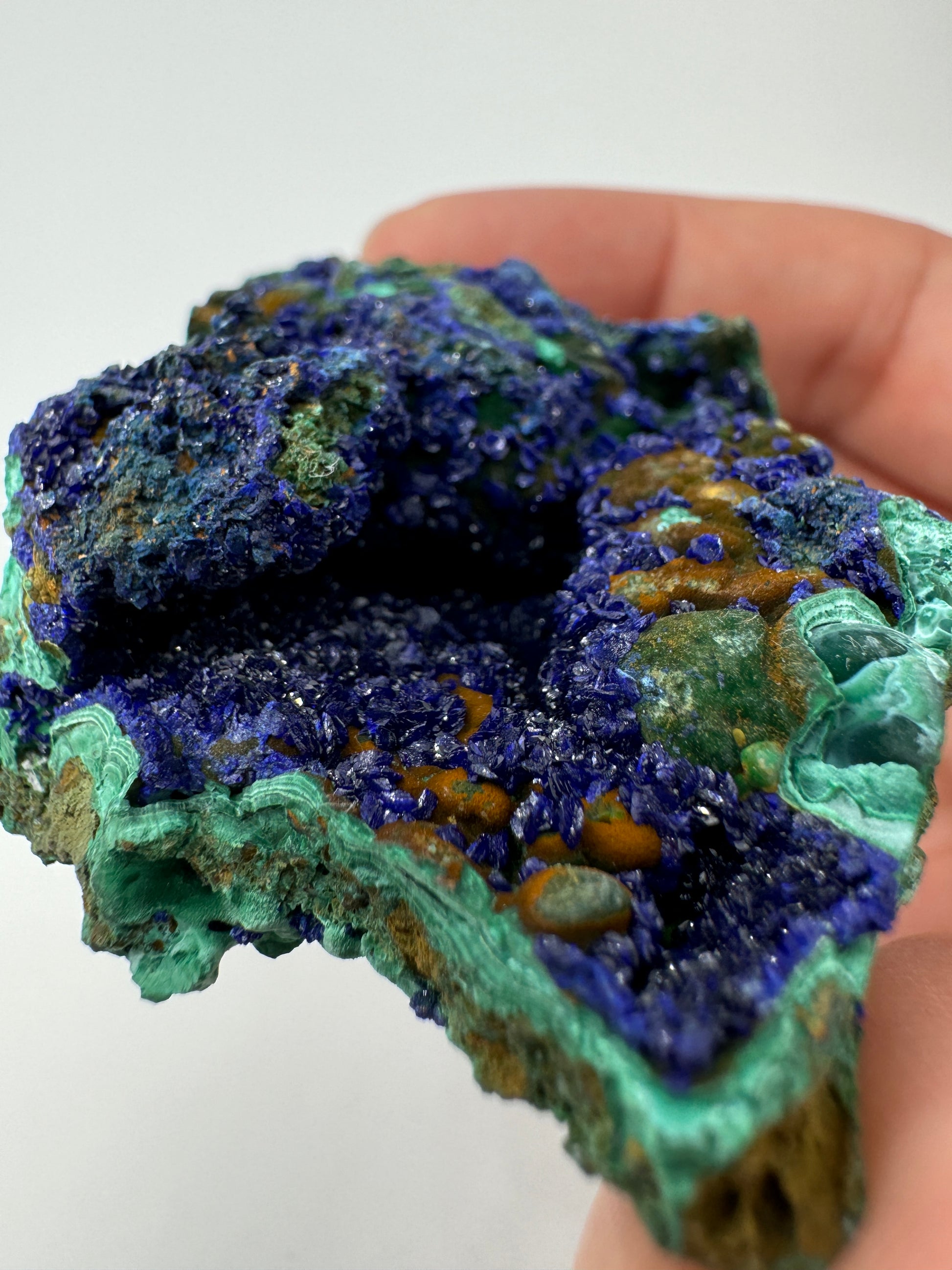 Azurit-Malachit Rohstein AMR79, 6,8 × 5,4 cm, mit charakteristischem Blau-Grün-Farbspiel der natürlichen Mineralverwachsung