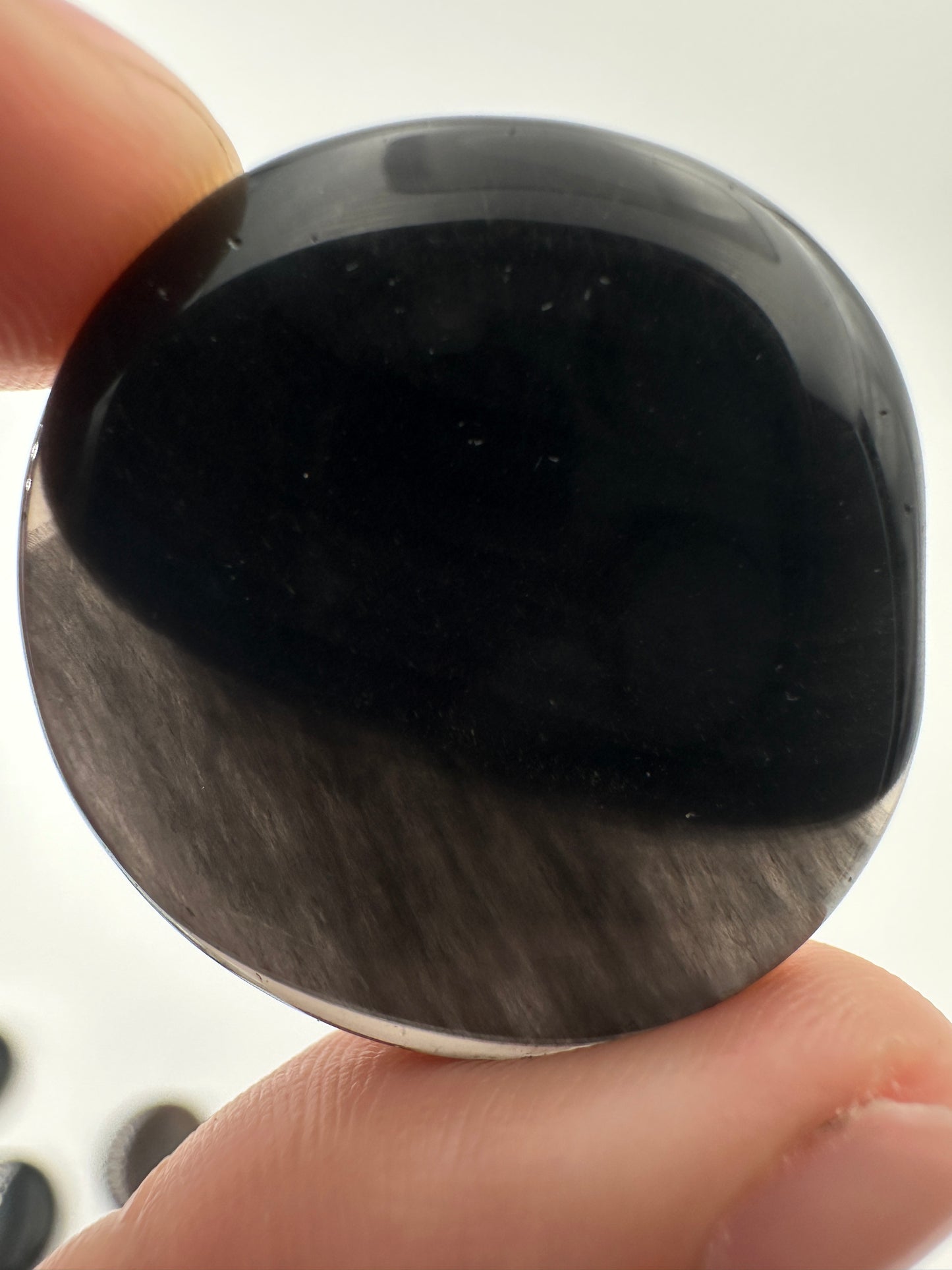 B-Ware Lamellen-Obsidian Scheibenstein Midnight Lace, ca. 3 cm, seltene Obsidian-Varietät mit charakteristischer Lamellenstruktur