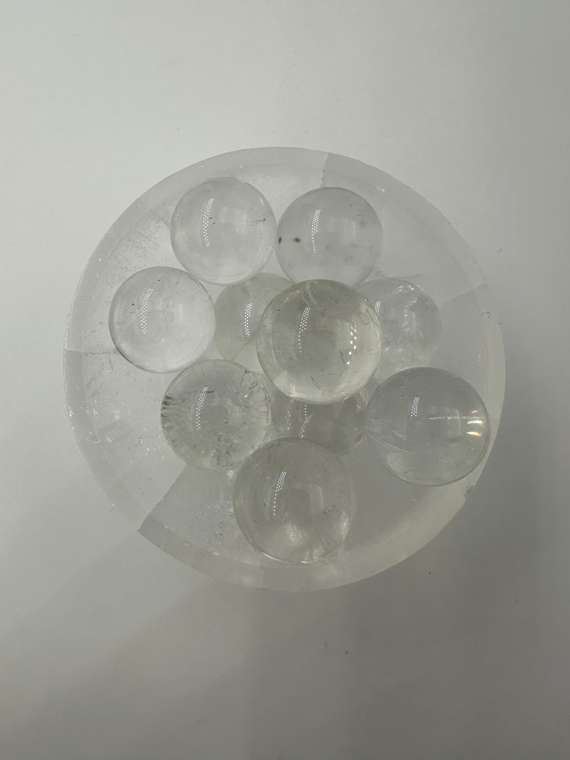 Bergkristall Minikugel, 1,5 cm Durchmesser, transparenter makrokristalliner Quarz, präzise geschliffen mit glasartigem Glanz