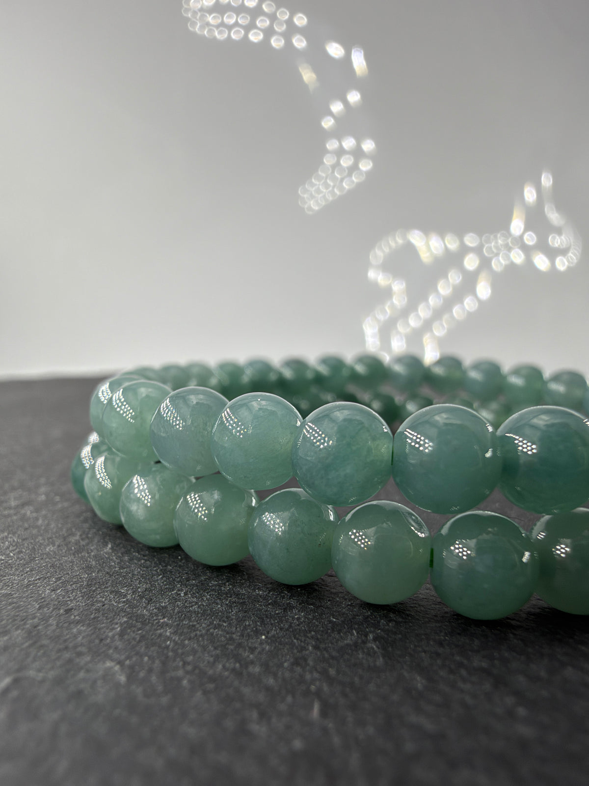 Blue-Water-Jade-Armbänder JA16 mit glänzenden blaugrünen Kugelperlen