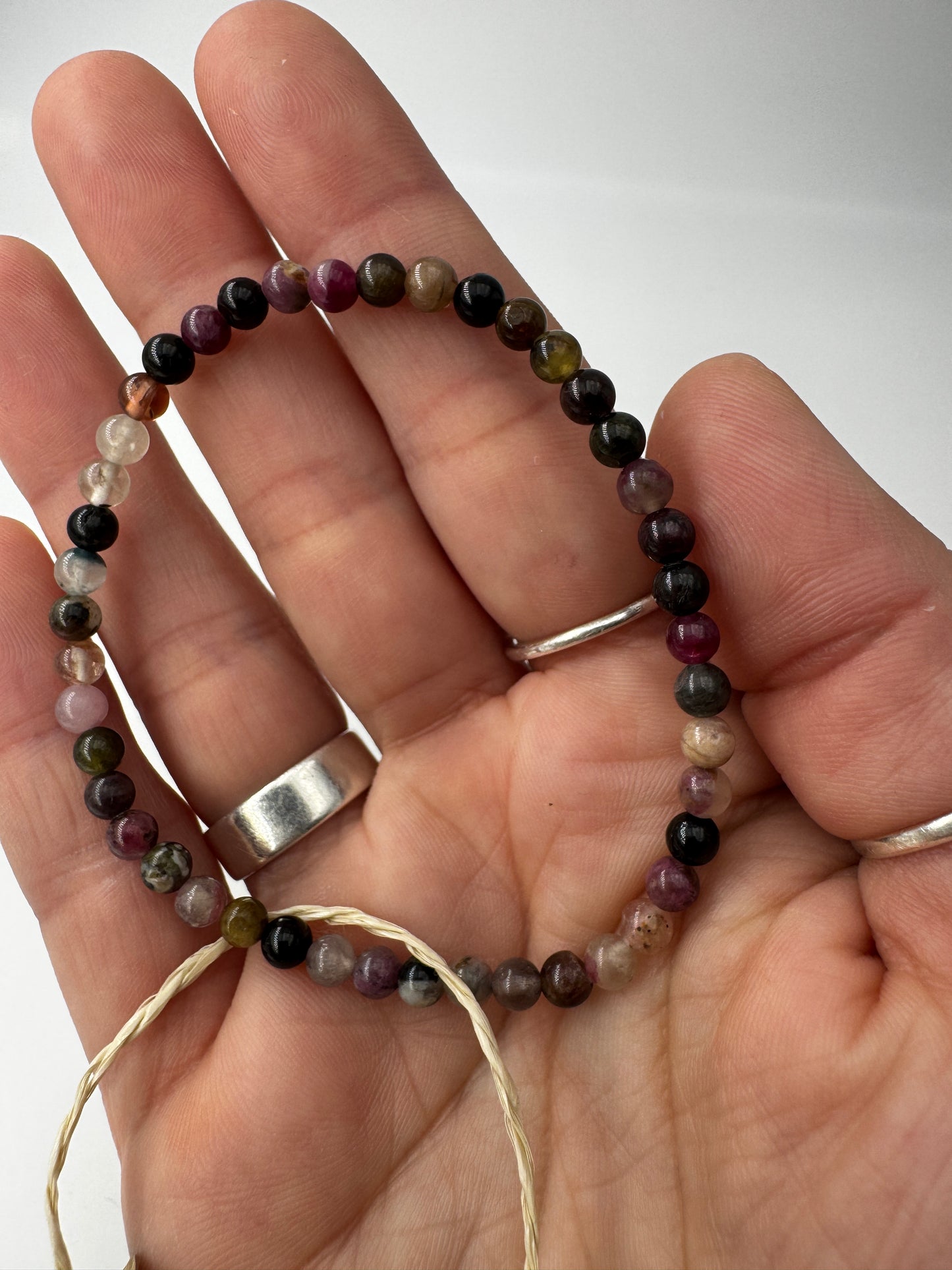 Armbänder aus buntem Turmalin – echtes Borsilikat-Mineral als Naturschmuck.