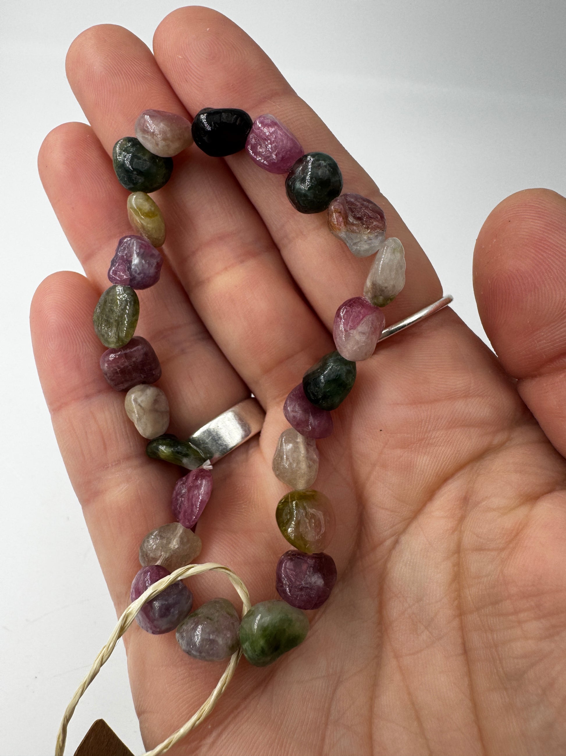 Armbänder aus buntem Turmalin – echtes Borsilikat-Mineral als Naturschmuck.