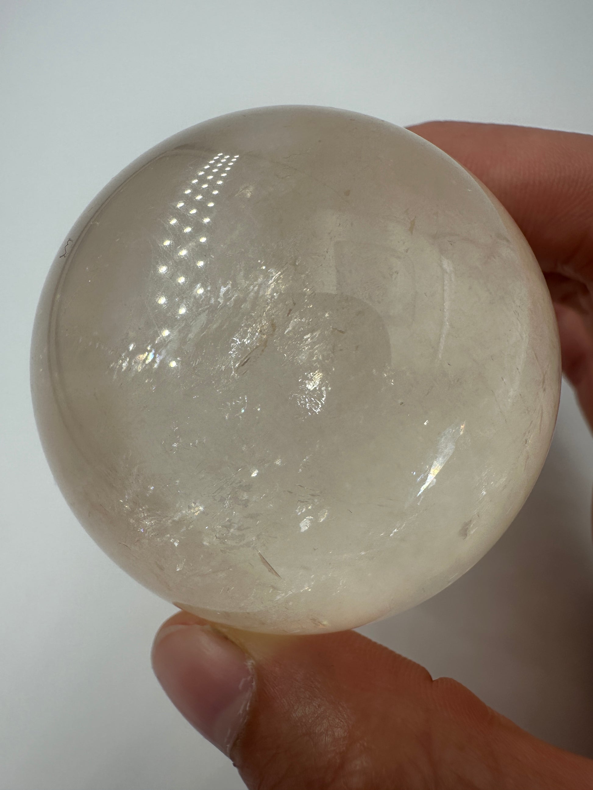 Calcit Kugel CK49 aus Optischem Calcit (Isländischer Doppelspat), Ø 5,3 cm, transparent mit Glasglanz