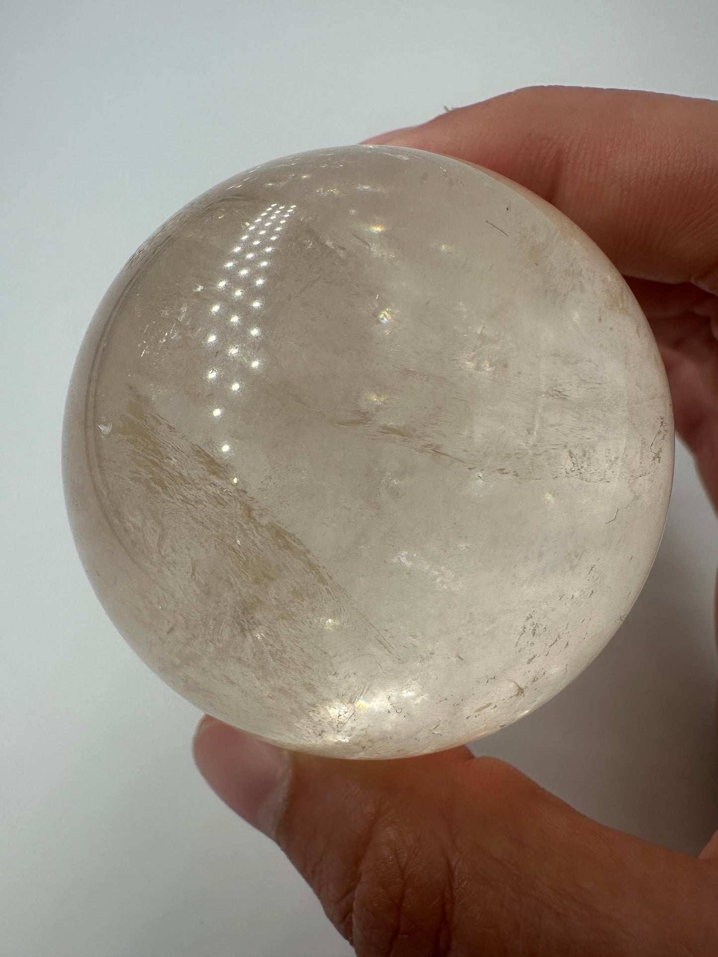 Calcit Kugel CK49 aus Optischem Calcit (Isländischer Doppelspat), Ø 5,3 cm, transparent mit Glasglanz