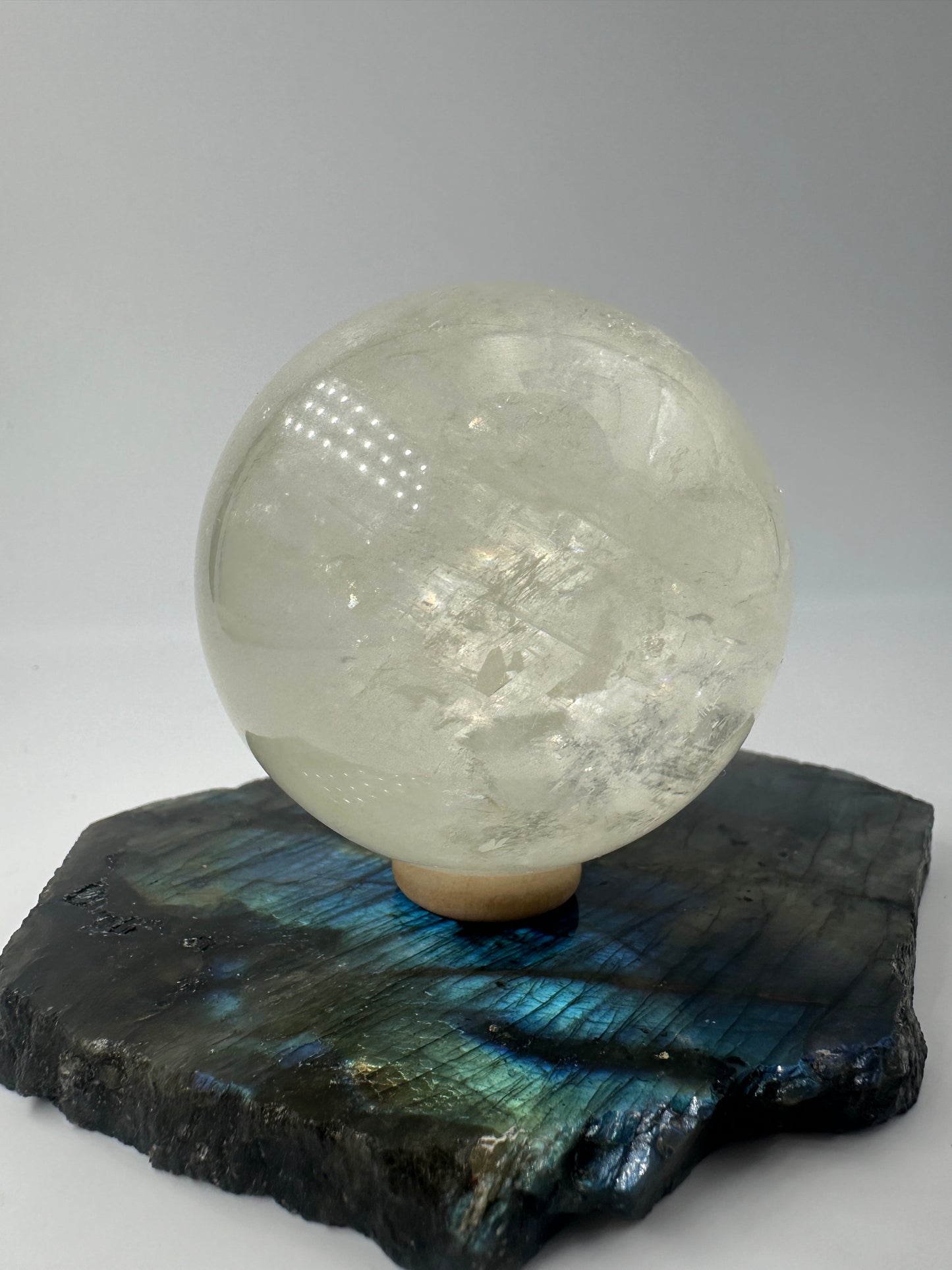 Calcit Kugel CK54 aus Optischem Calcit (Isländischer Doppelspat), Ø 5,5 cm, transparent mit Glasglanz