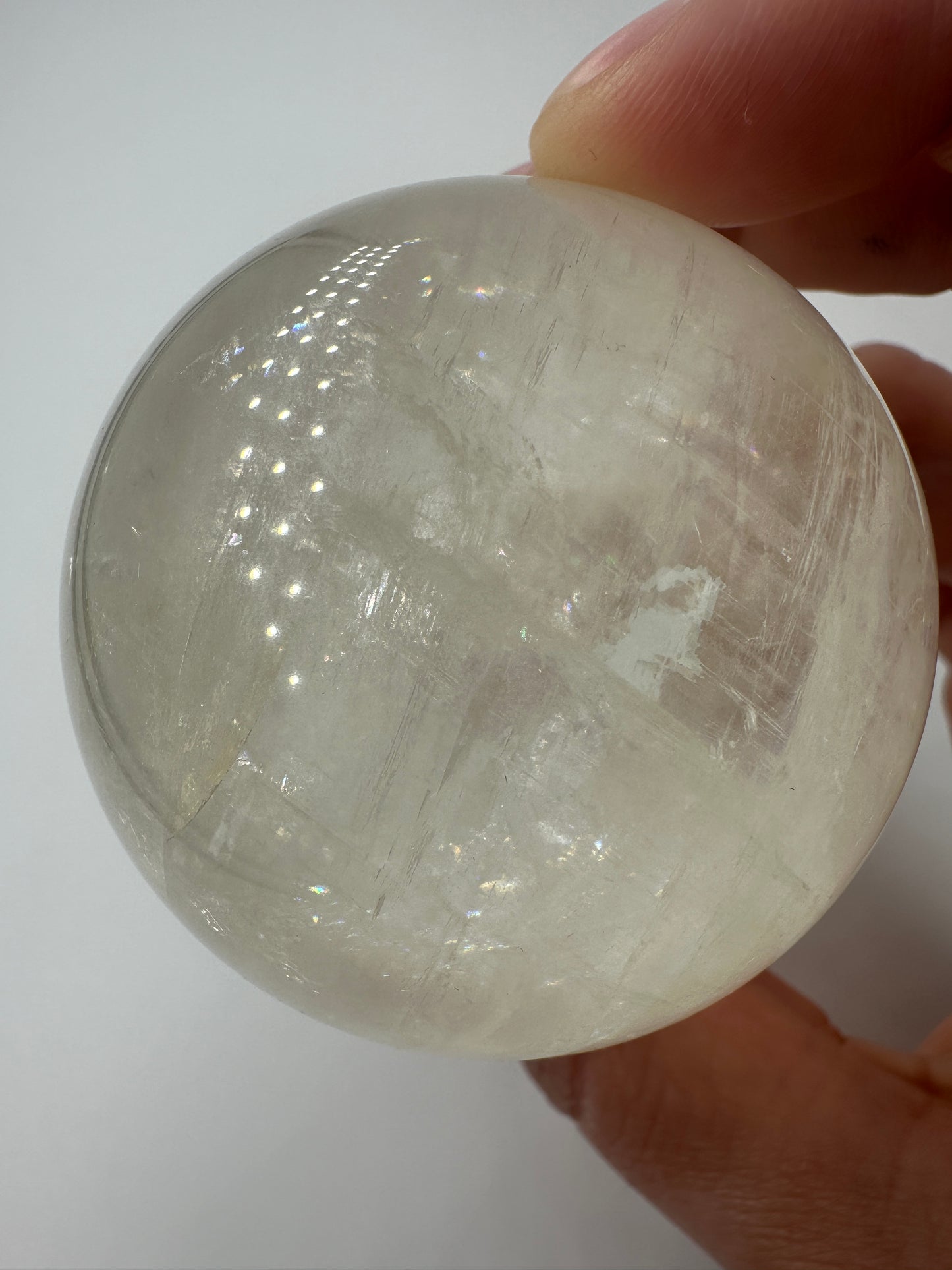 Calcit Kugel CK54 aus Optischem Calcit (Isländischer Doppelspat), Ø 5,5 cm, transparent mit Glasglanz