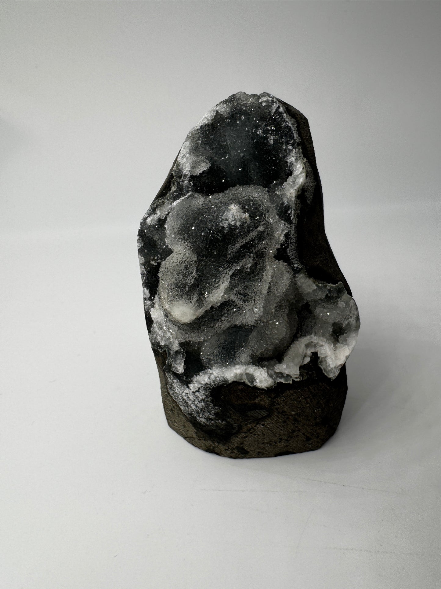 Chalcedon Rohstein CSD30, 7,2 × 4,4 cm – kryptokristalline Quarz-Varietät mit seidig-mattem Glänzen.