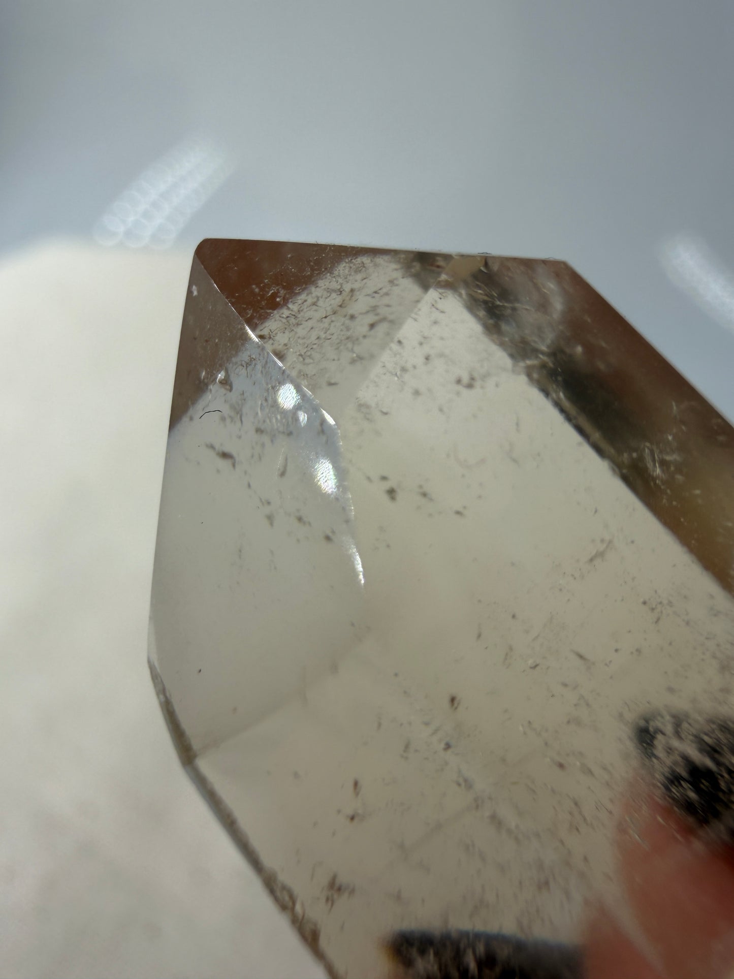 Polierte Citrin-Spitze CS9 in natürlichem Goldgelb mit honigbrauner Transparenz.