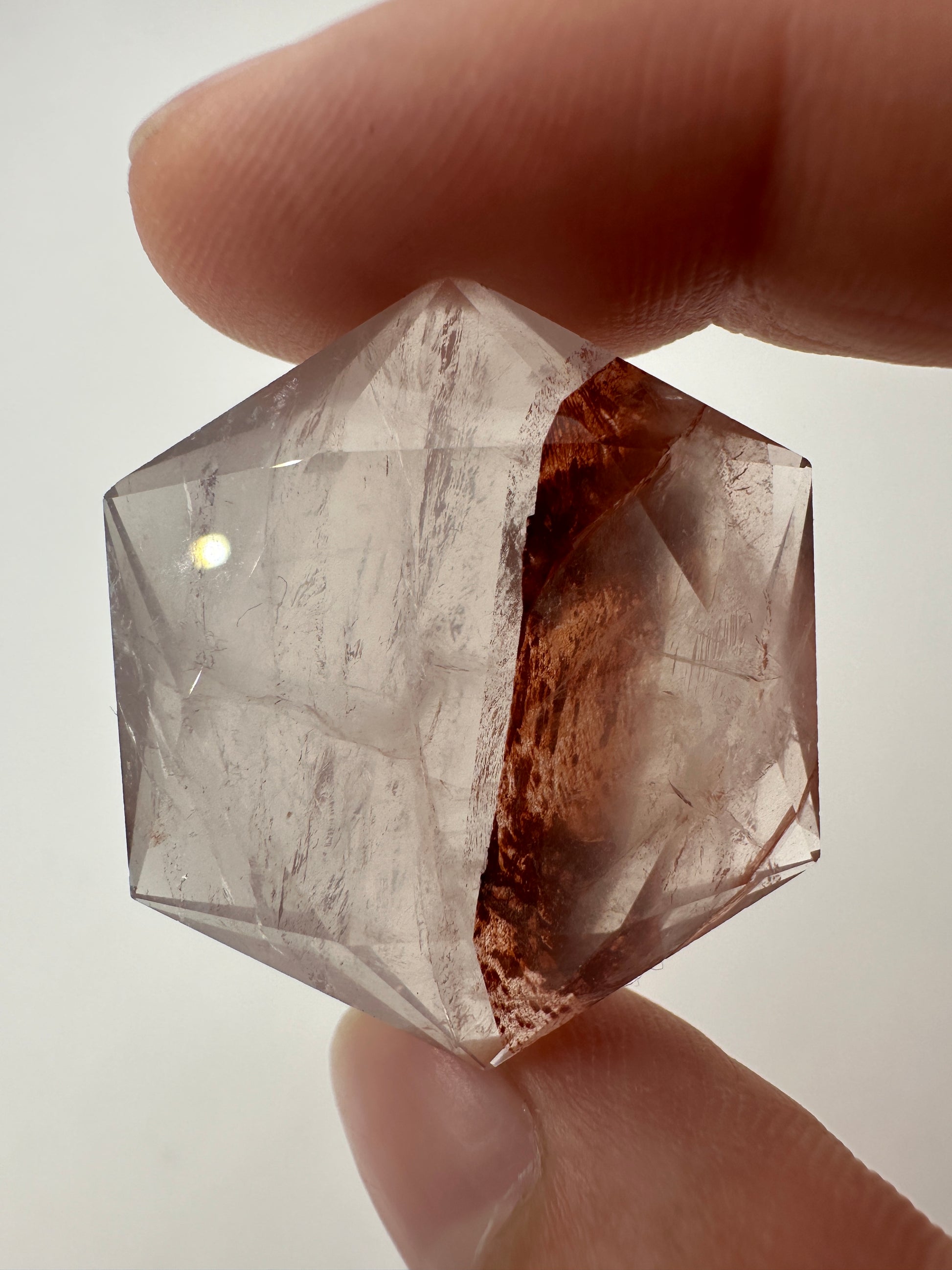 Feuerquarz Feenstein, ca. 3,3 cm, Quarz mit Hämatiteinschlüssen und charakteristischem roten  Schimmer