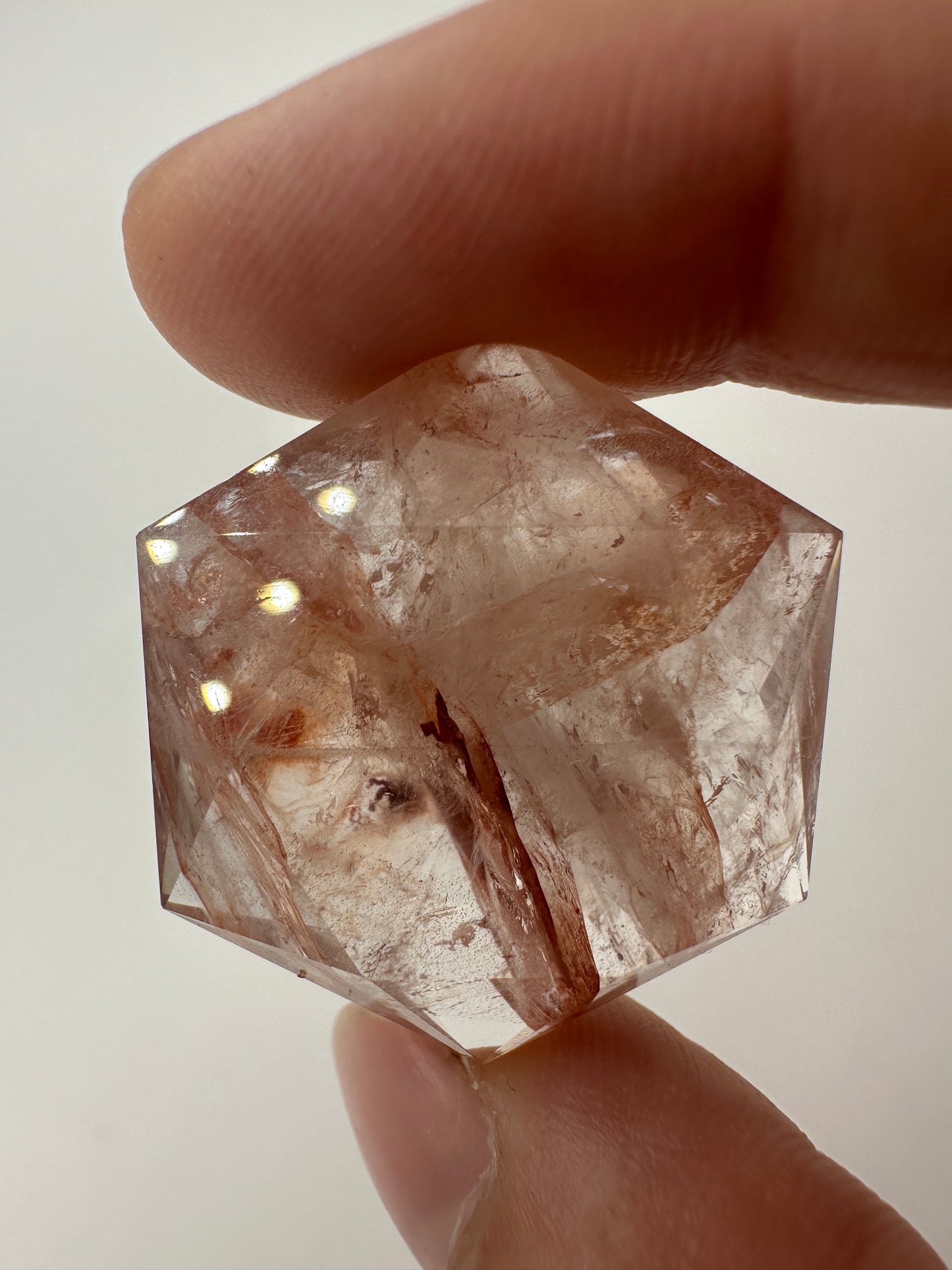 Feuerquarz Feenstein, ca. 3,3 cm, Quarz mit Hämatiteinschlüssen und charakteristischem roten  Schimmer
