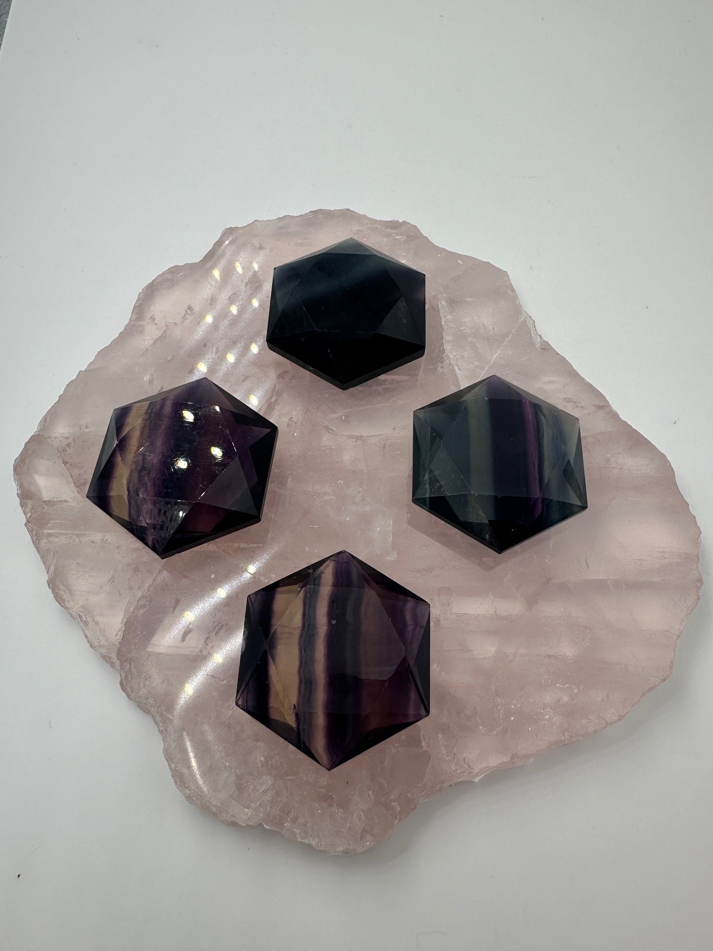 Fluorit Feenstein, hexagonal geschliffen