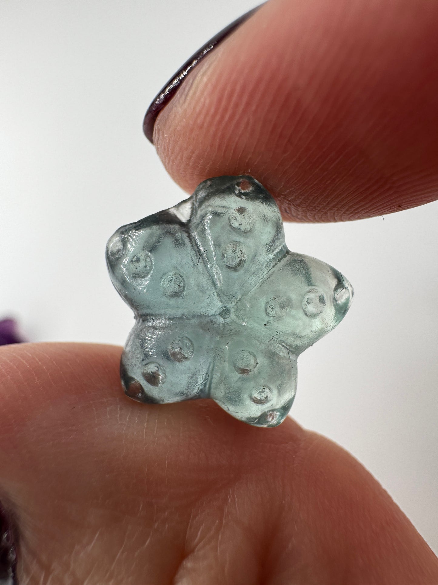 Miniatur-Seestern aus Fluorit FS3 mit glasartigem Glanz, erhältlich in Grün.