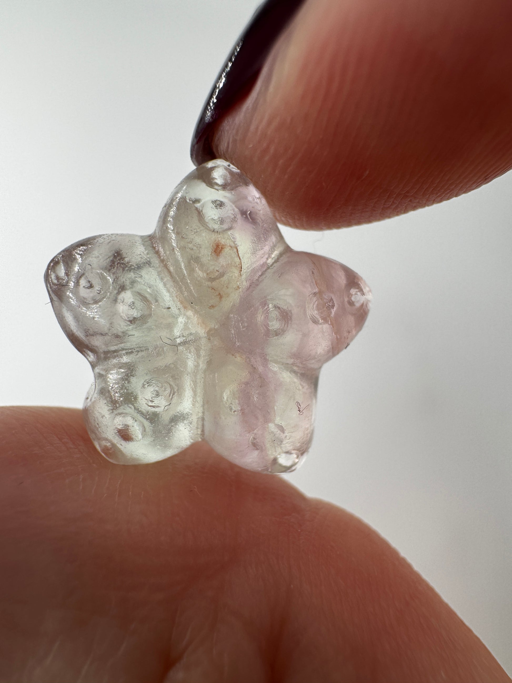 Miniatur-Seestern aus Fluorit FS3 mit glasartigem Glanz, erhältlich in Hellgelb-Rosa.