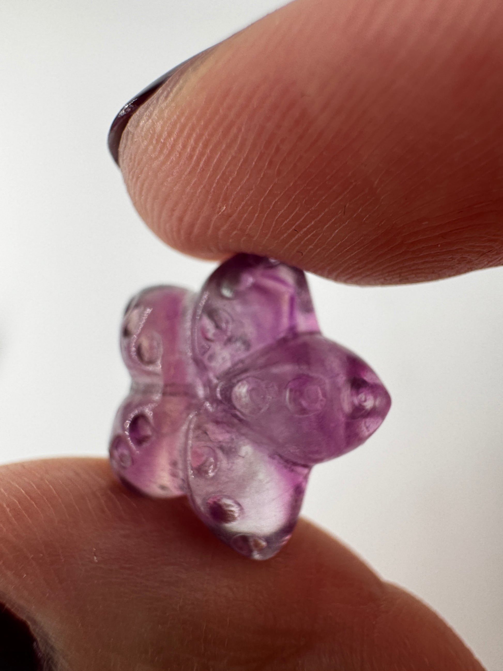 Miniatur-Seestern aus Fluorit FS3 mit glasartigem Glanz, erhältlich in Rosa, Grün, Hellgelb-Rosa, Lila und Rosa-Hellblau.