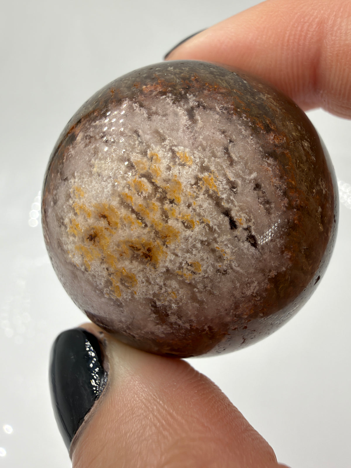 Fluoritkugel mit Garteneinschlüssen und Pyrit, Durchmesser 3,6 cm