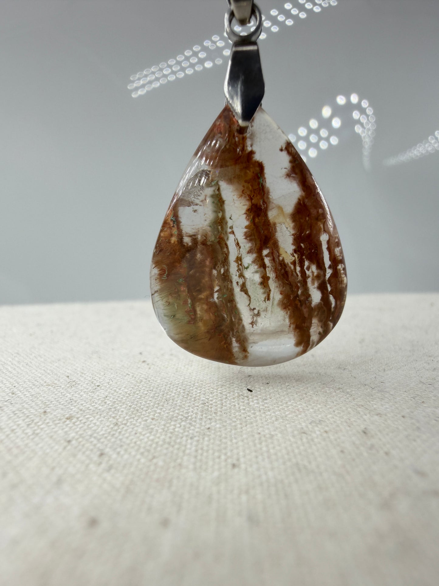 Gartenquarz Cabochon-Anhänger GA10 mit Edelstahl-Clip – natürliche Mineraleinschlüsse, ca. 2,7 × 2 cm