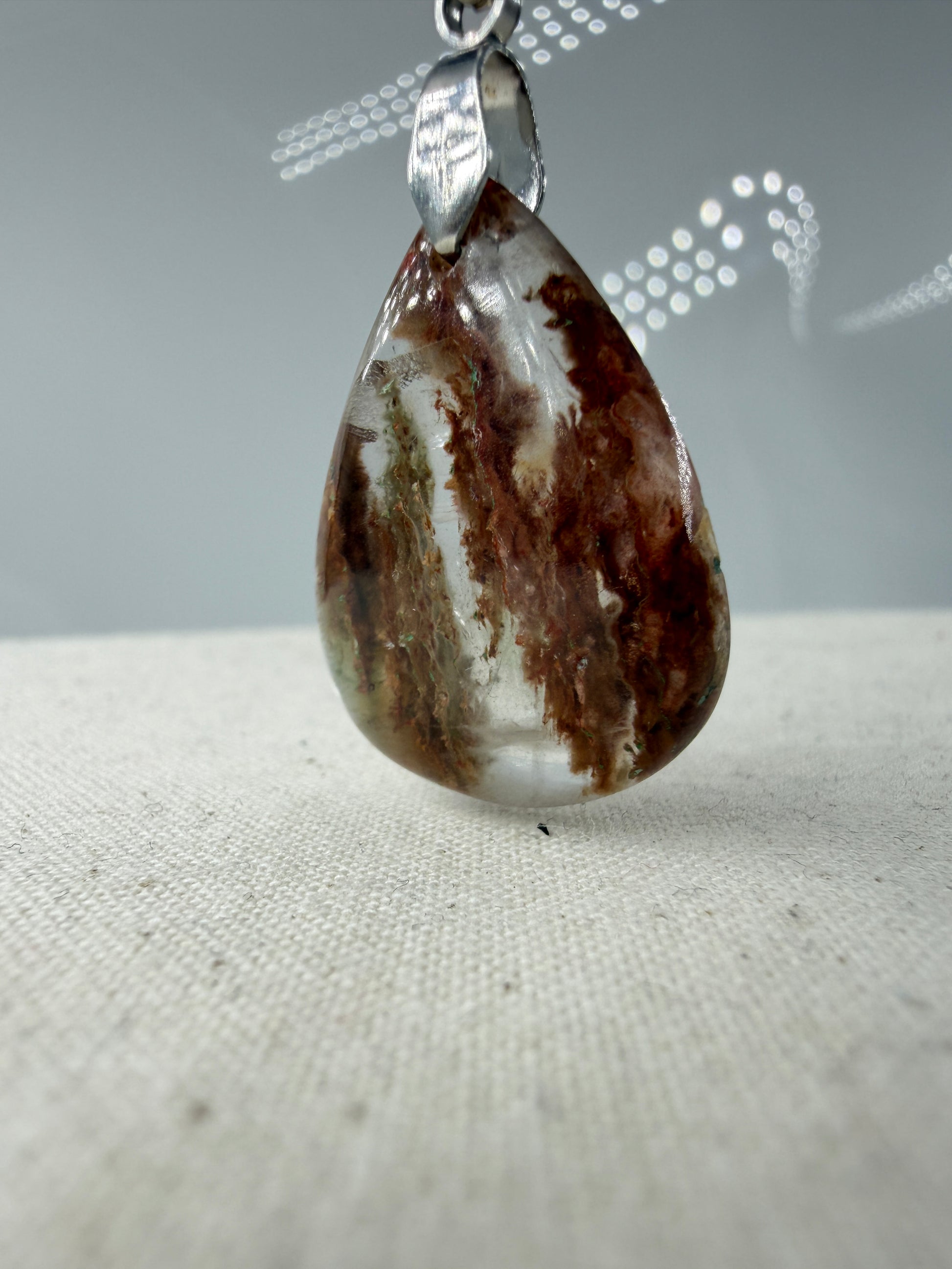 Gartenquarz Cabochon-Anhänger GA10 mit Edelstahl-Clip – natürliche Mineraleinschlüsse, ca. 2,7 × 2 cm