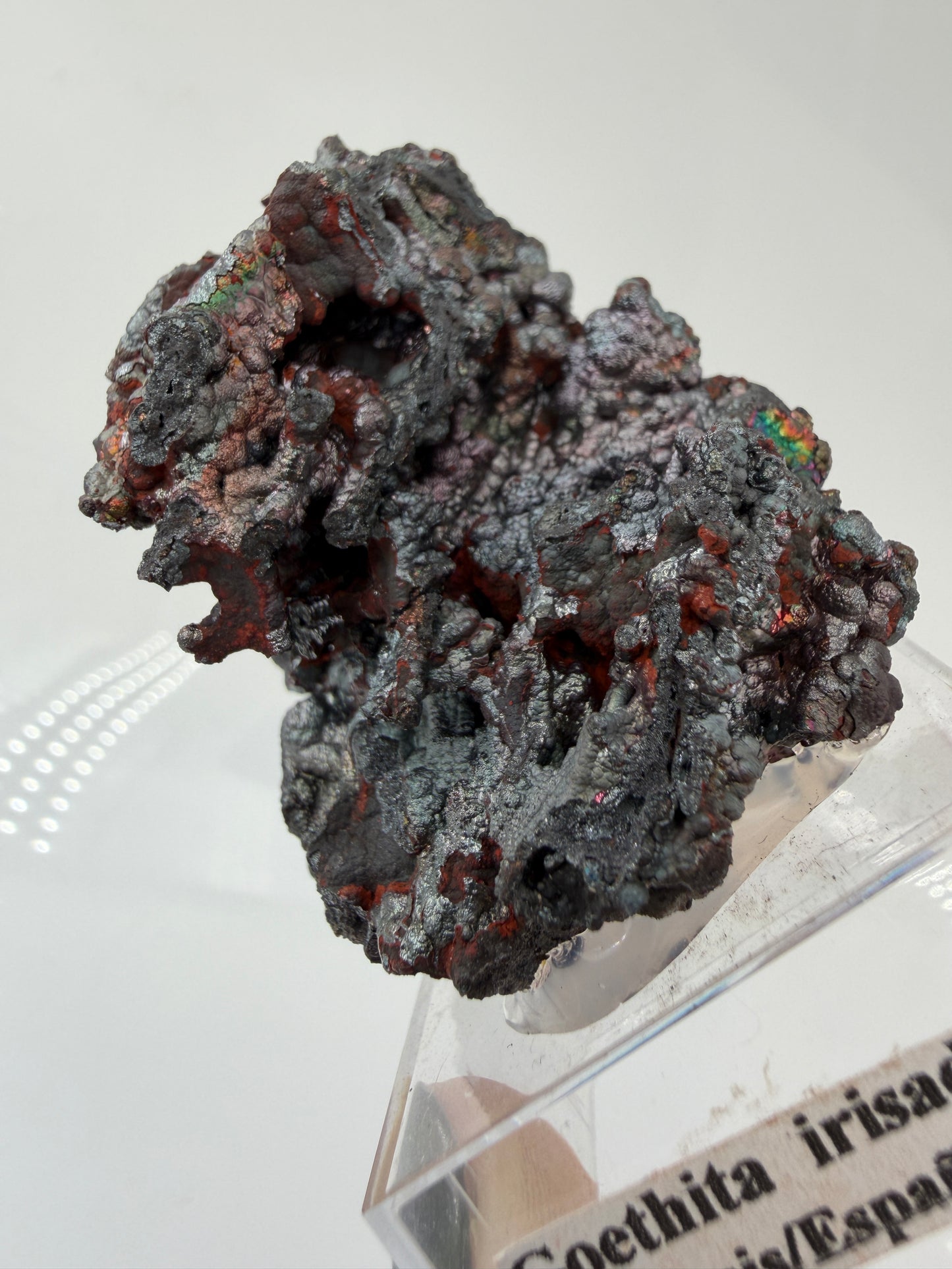 Nahaufnahme der irisierenden Oxidschichten auf Goethit GT38 – Farbenspiel von Gold bis Violett, Tharsis Spanien