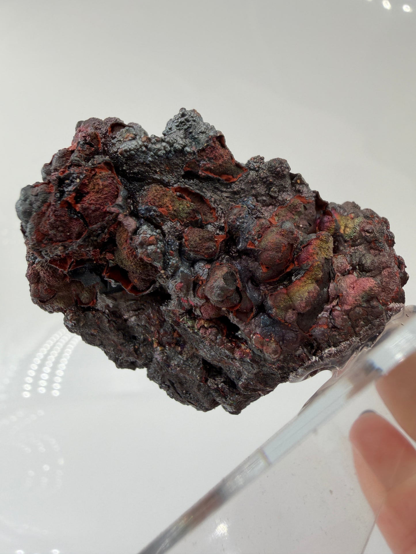 Nahaufnahme der irisierenden Oxidschichten auf Goethit GT40 – Farbenspiel von Gold bis Violett, Tharsis Spanien