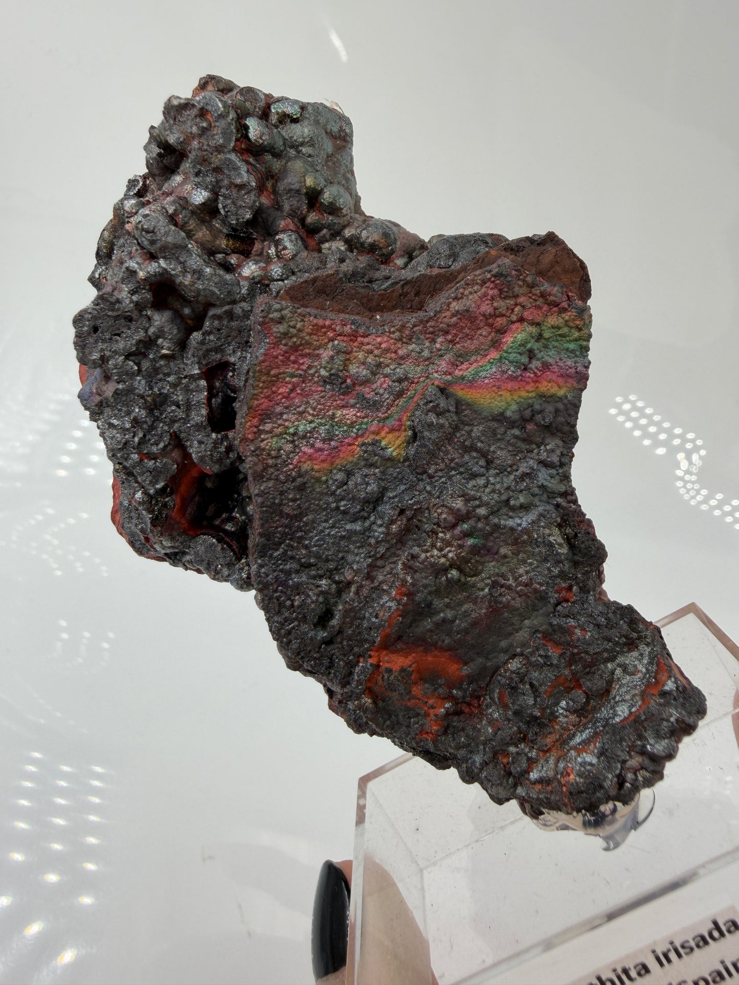 Nahaufnahme der irisierenden Oxidschichten auf Goethit GT49 – Farbenspiel von Gold bis Violett, Tharsis Spanien