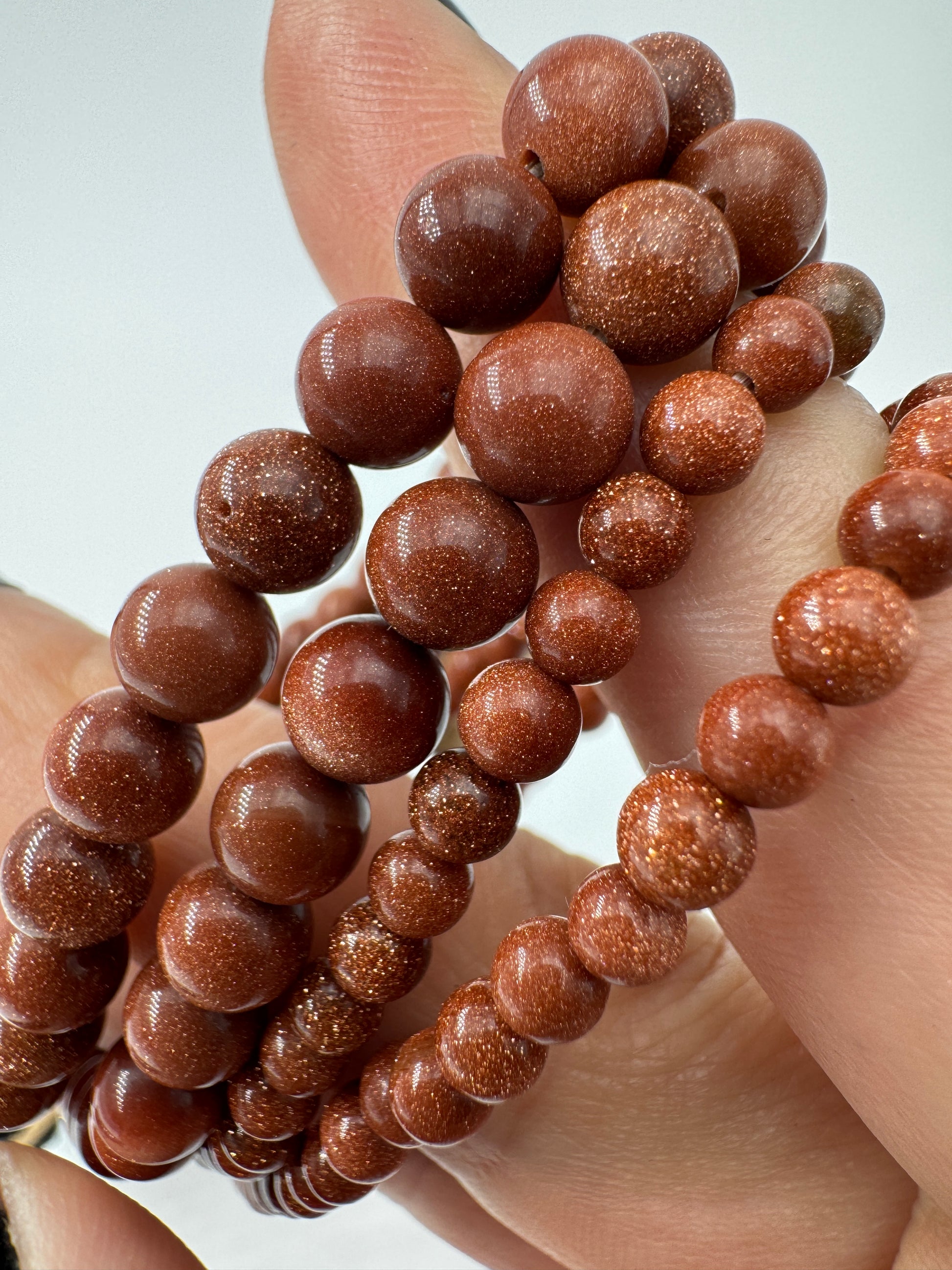Goldfluss Kugelarmband  aus Aventuringlas mit goldenem Gläzer, elastisch, 18 cm Umfang.