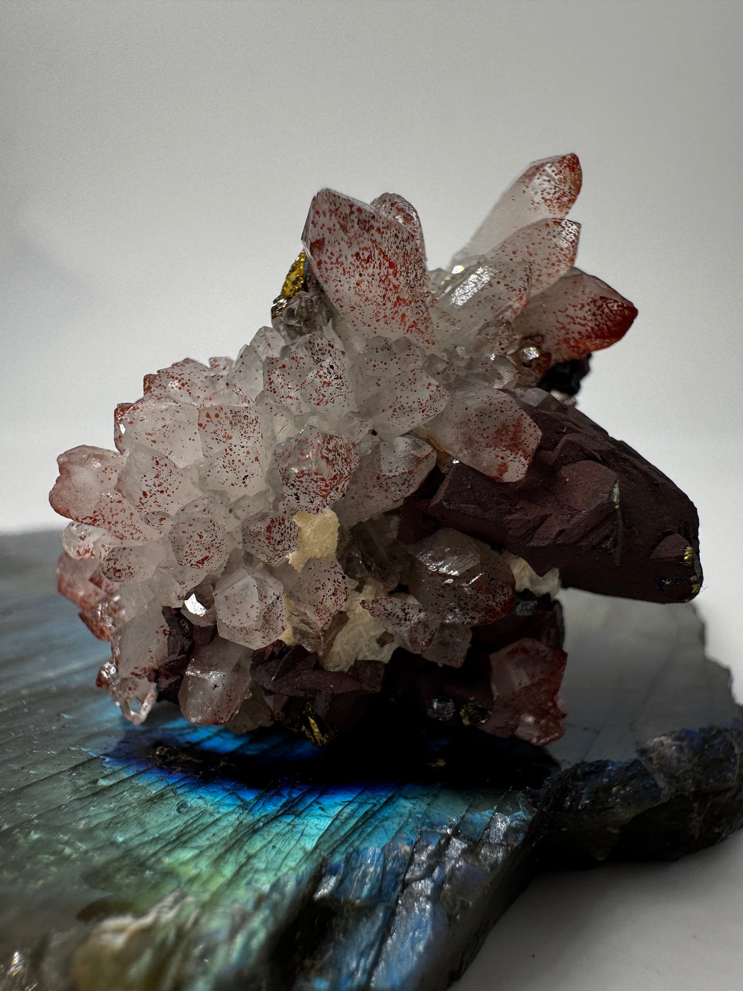 Hämatitquarz mit Pyrit HP22