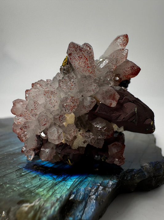 Hämatitquarz mit Pyrit HP22