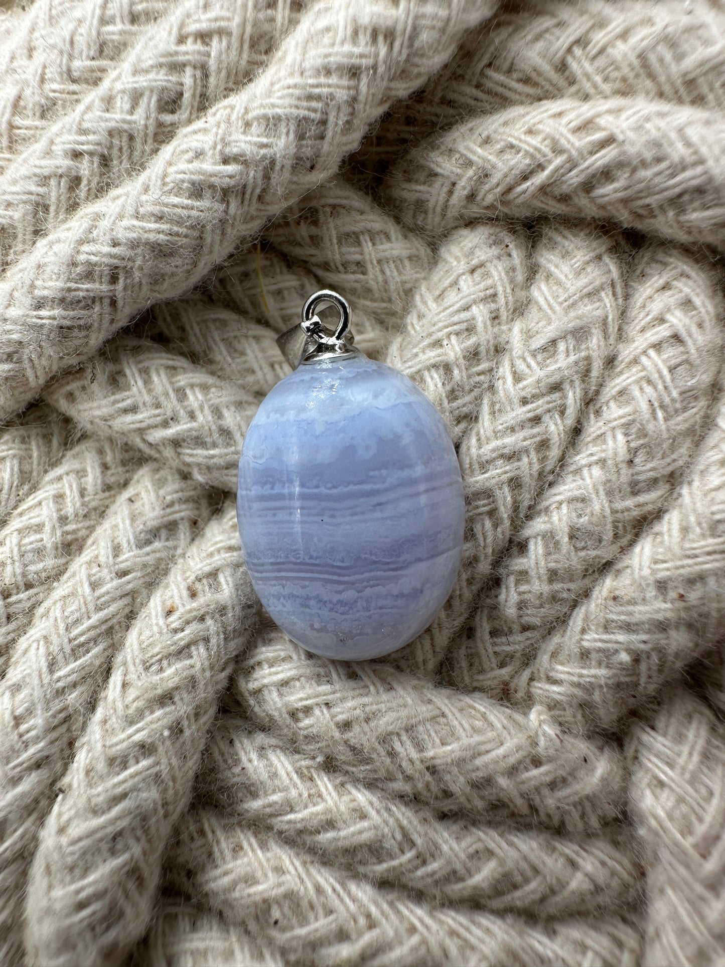 Blauer Chalcedon Anhänger