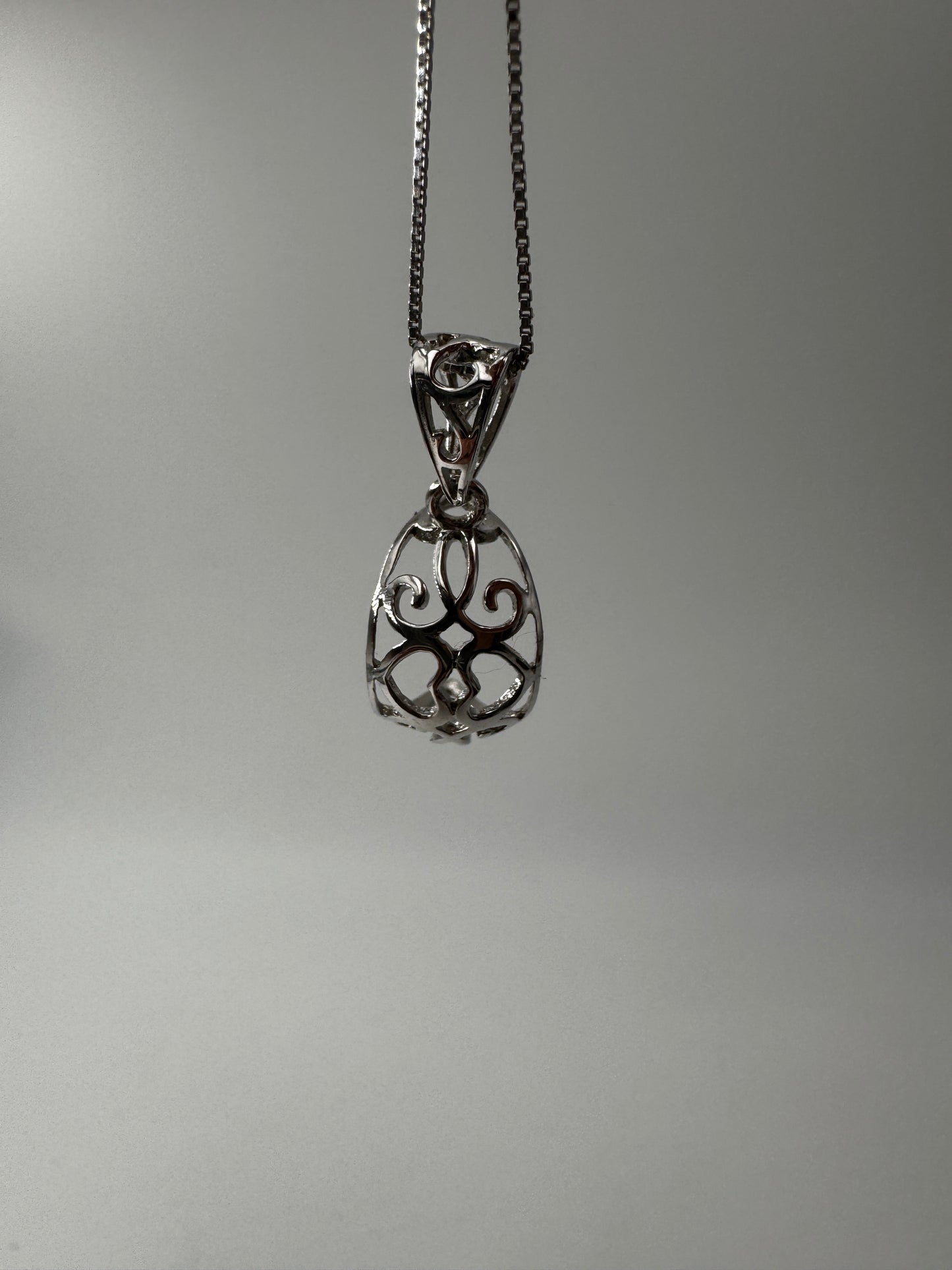 Silberkette mit Kugelanhänger A25, gefasst für Minikugeln mit 1,2–1,4 cm Durchmesser, Kettenlänge 40 cm – Mineraliensammler-Schmuck aus Silber.